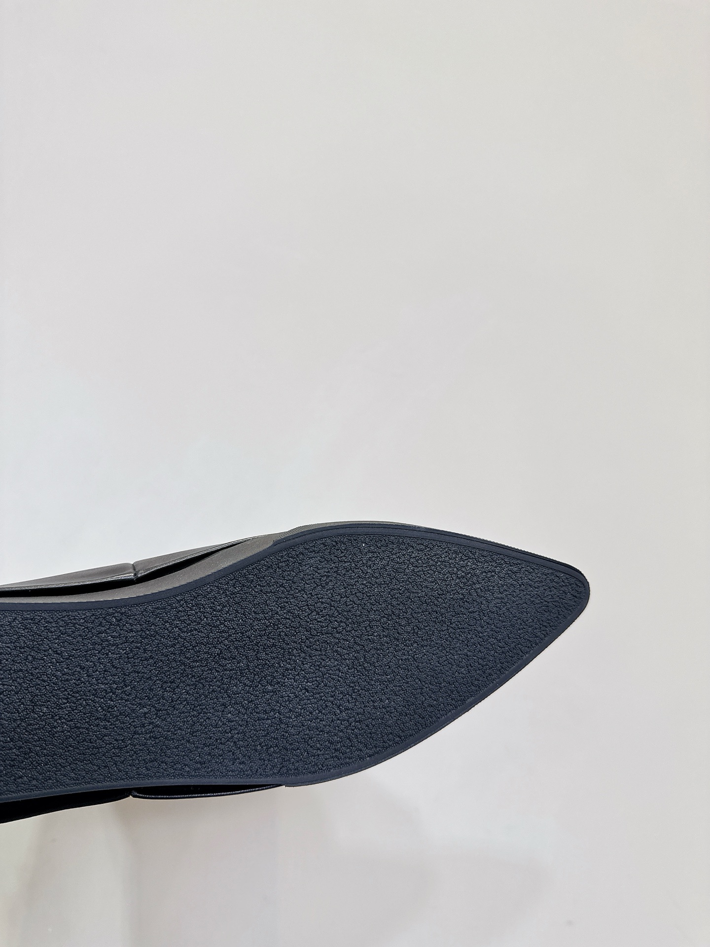 Stylish Black and White Boots with 4cm Height and Custom Rubber Base - 图片 9