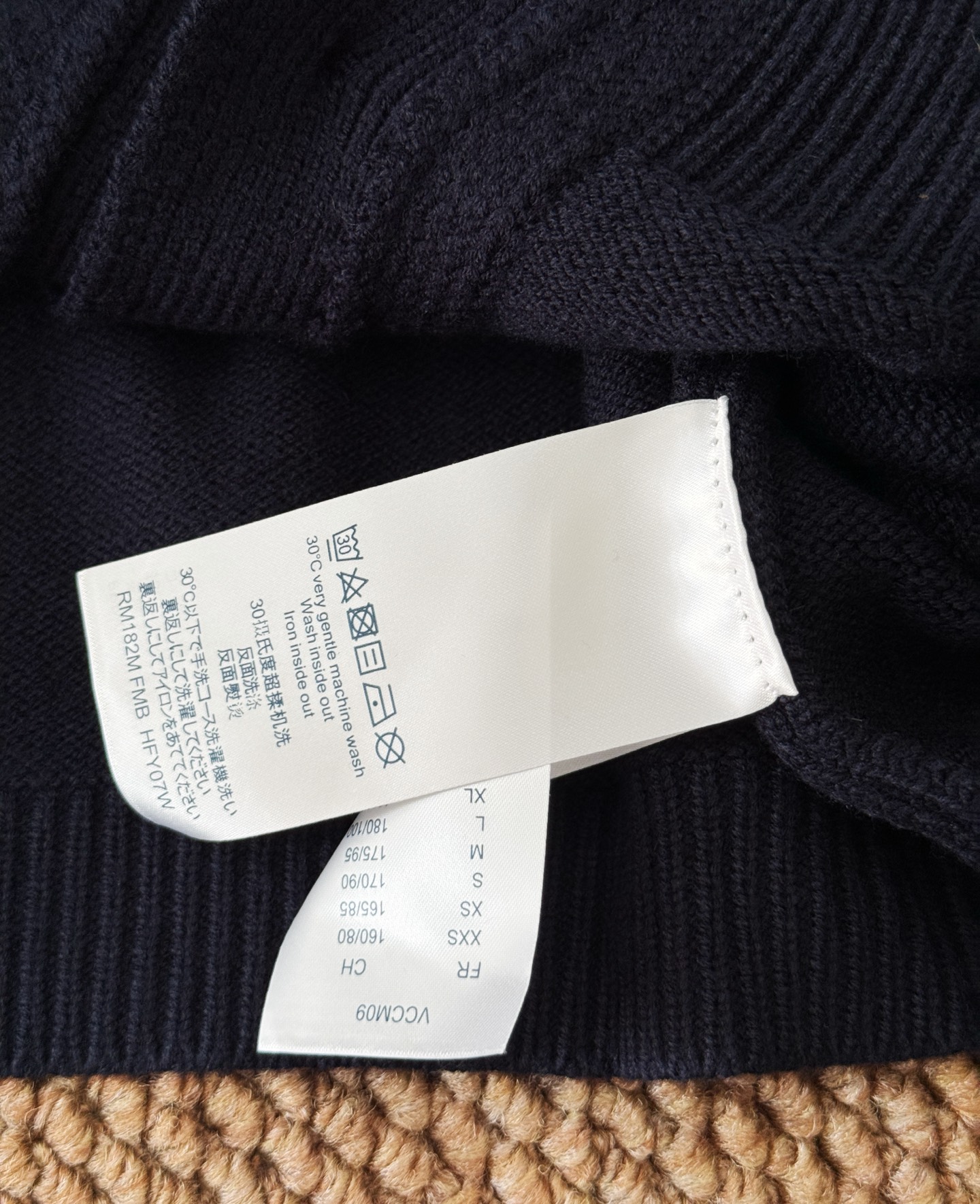 ▪️尺码：M.L▪️颜色：藏青色超多明星种草𝑳*航海系列开衫，上身自带贵族气质，海军蓝经典色又不挑肤色又