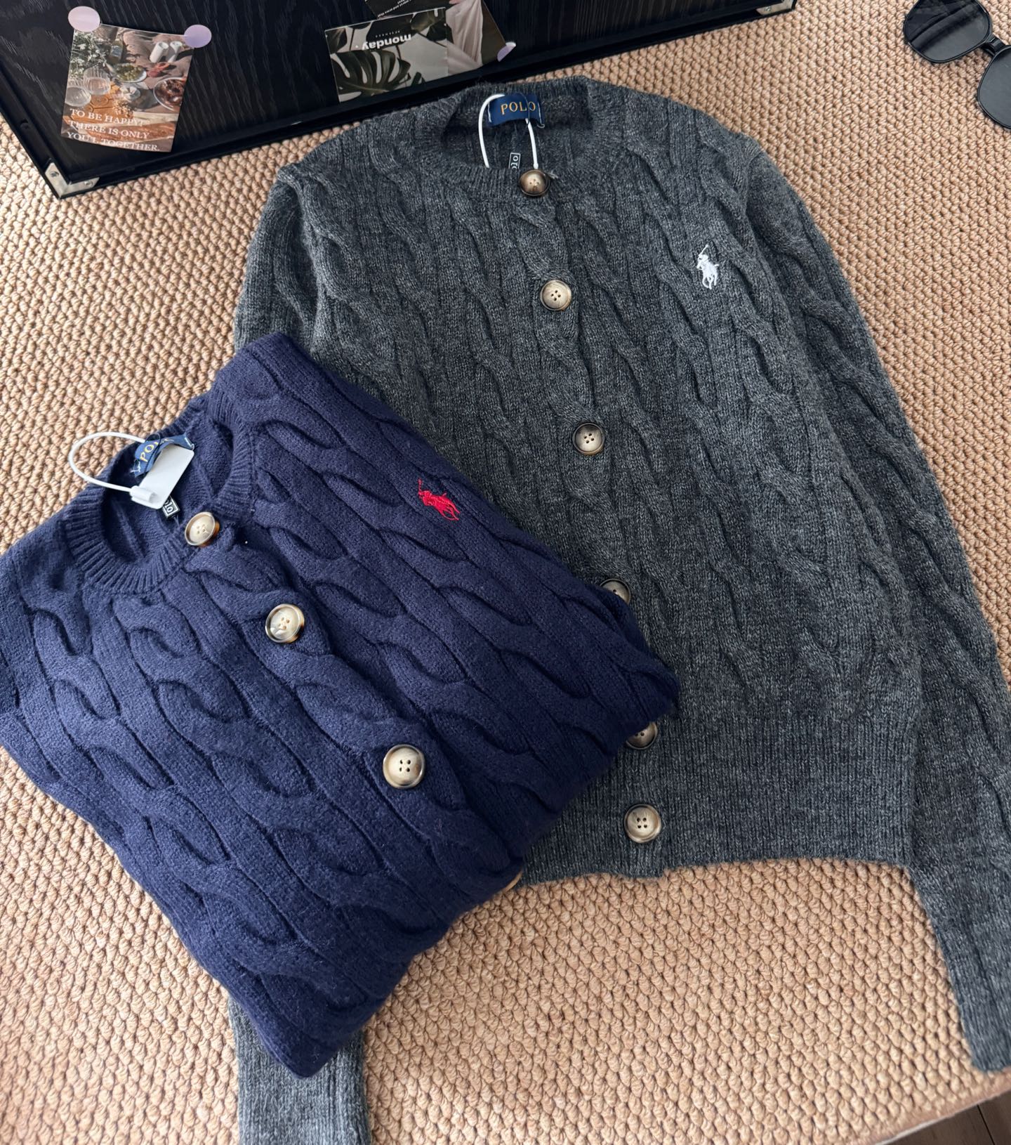 ▪️尺码：M.L▪️颜色：嫩粉/浅灰/深灰/白色/卡其/亮黄/墨绿/藏青/大红超强色卡，拉夫麻花开衫，衣