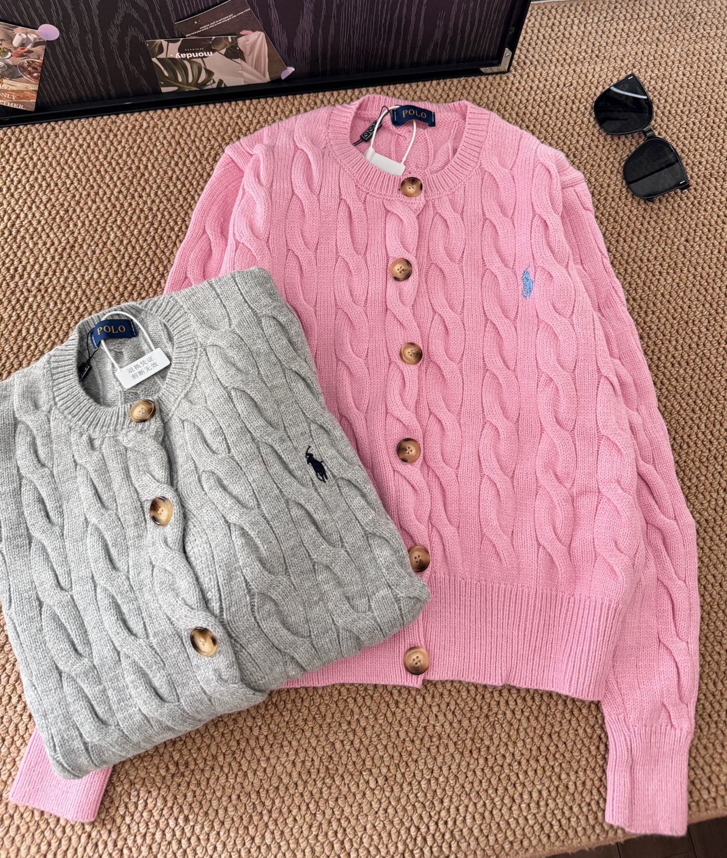 ▪️尺码：M.L▪️颜色：嫩粉/浅灰/深灰/白色/卡其/亮黄/墨绿/藏青/大红超强色卡，拉夫麻花开衫，衣