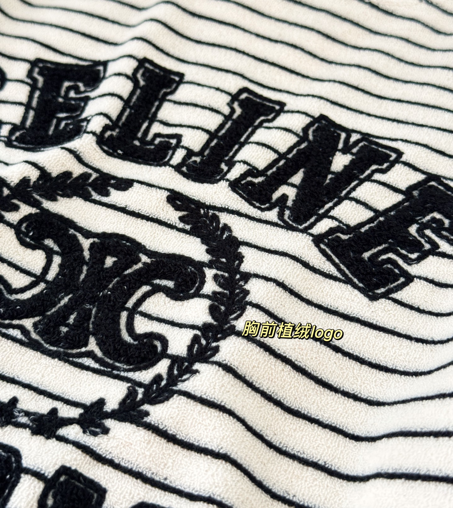 ▪️尺码：S.M.L▪️颜色：条纹基础的款式流露出散漫的慵懒感，韩国进口条纹拉绒棉搭配毛巾绣花工艺，简洁