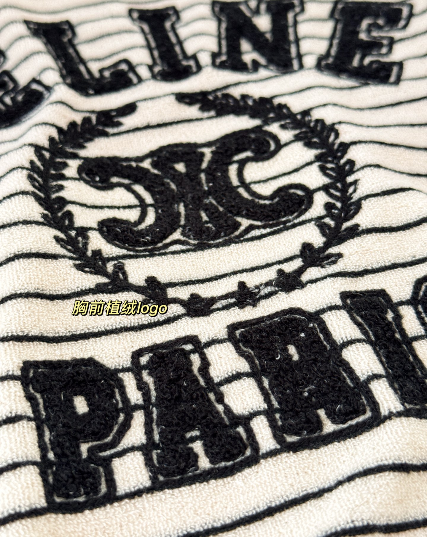 ▪️尺码：S.M.L▪️颜色：条纹基础的款式流露出散漫的慵懒感，韩国进口条纹拉绒棉搭配毛巾绣花工艺，简洁