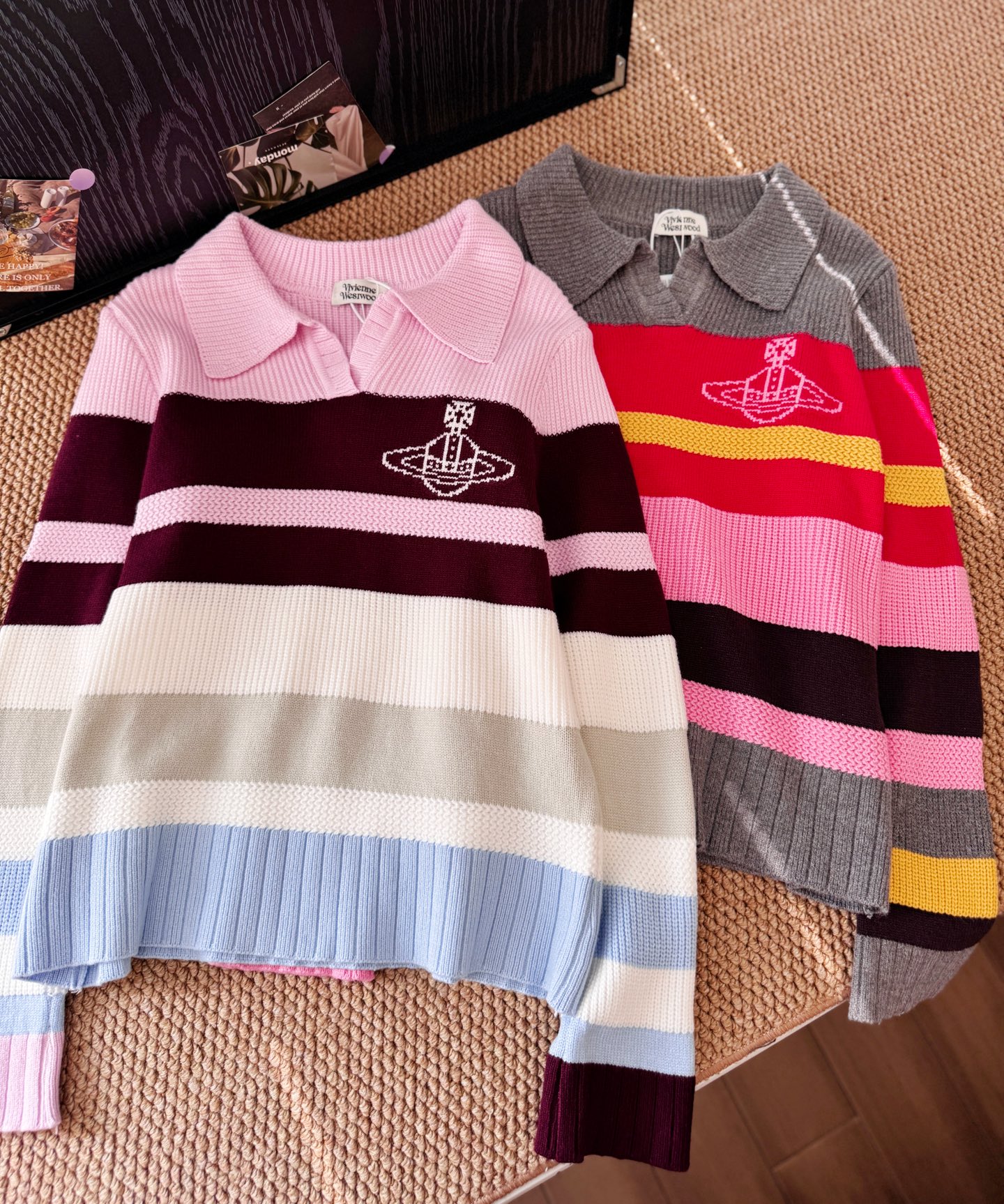 ▪️颜色：粉条纹/红条纹薇薇安新款条纹毛衣到货喽，超美彩虹针织v领衫，秋日氛围感 ，西太后、好温柔的毛衣