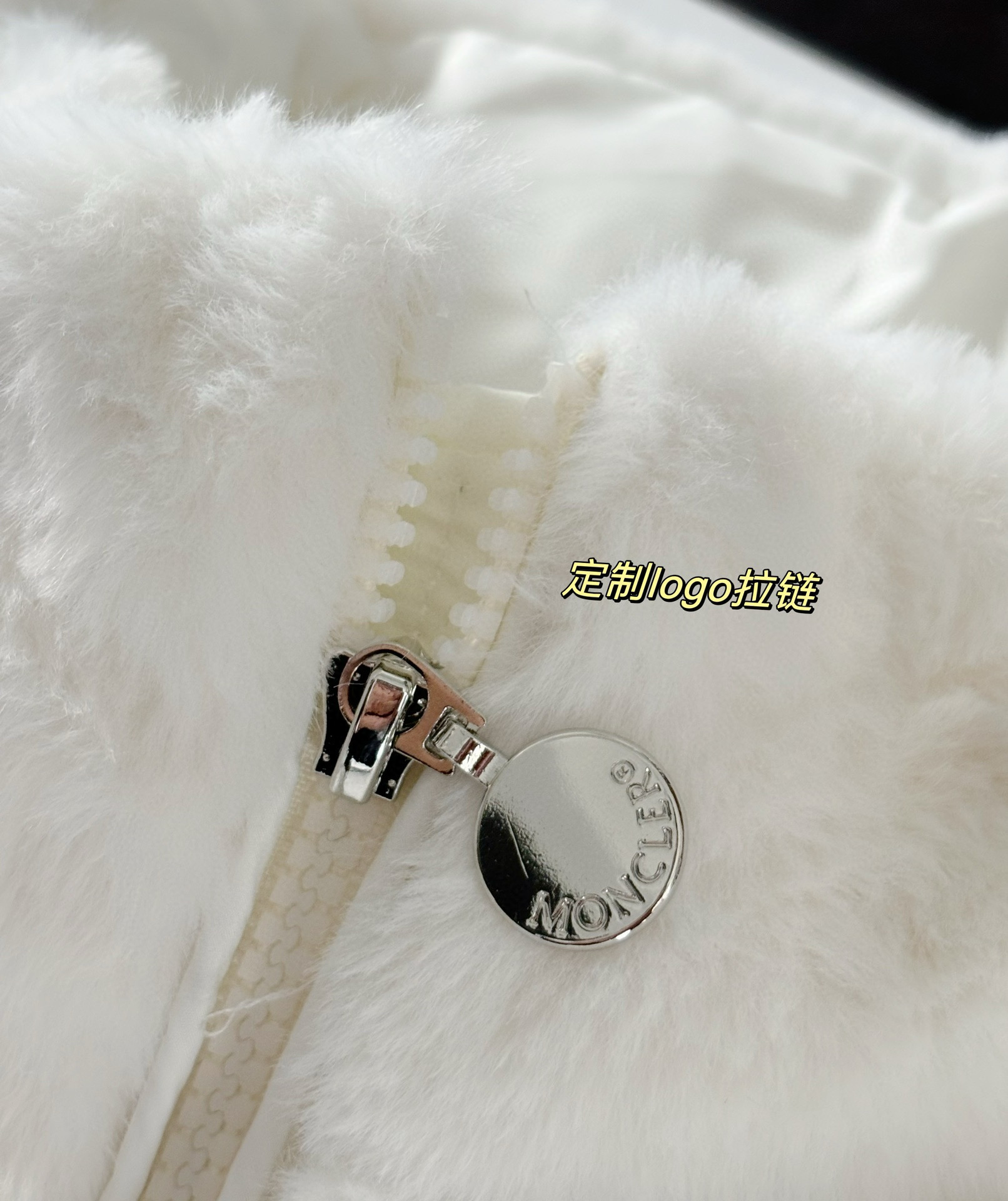 软软糯糯，太好看惹，实物真的巨乖！真好看炸了，云朵感十足。哎呀短短的羊羔毛，真的好嫩好乖哦。All Wh