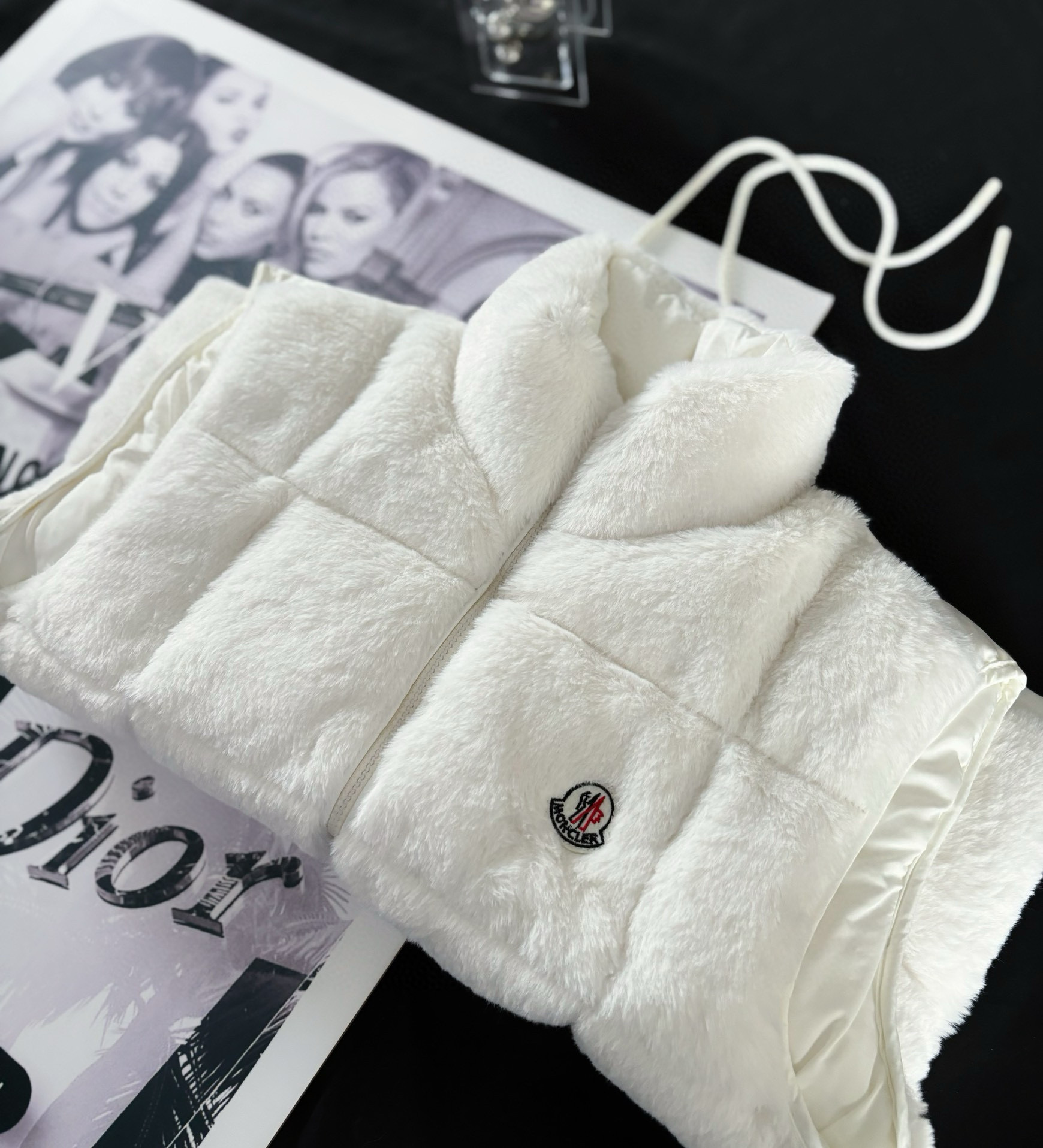 软软糯糯，太好看惹，实物真的巨乖！真好看炸了，云朵感十足。哎呀短短的羊羔毛，真的好嫩好乖哦。All Wh