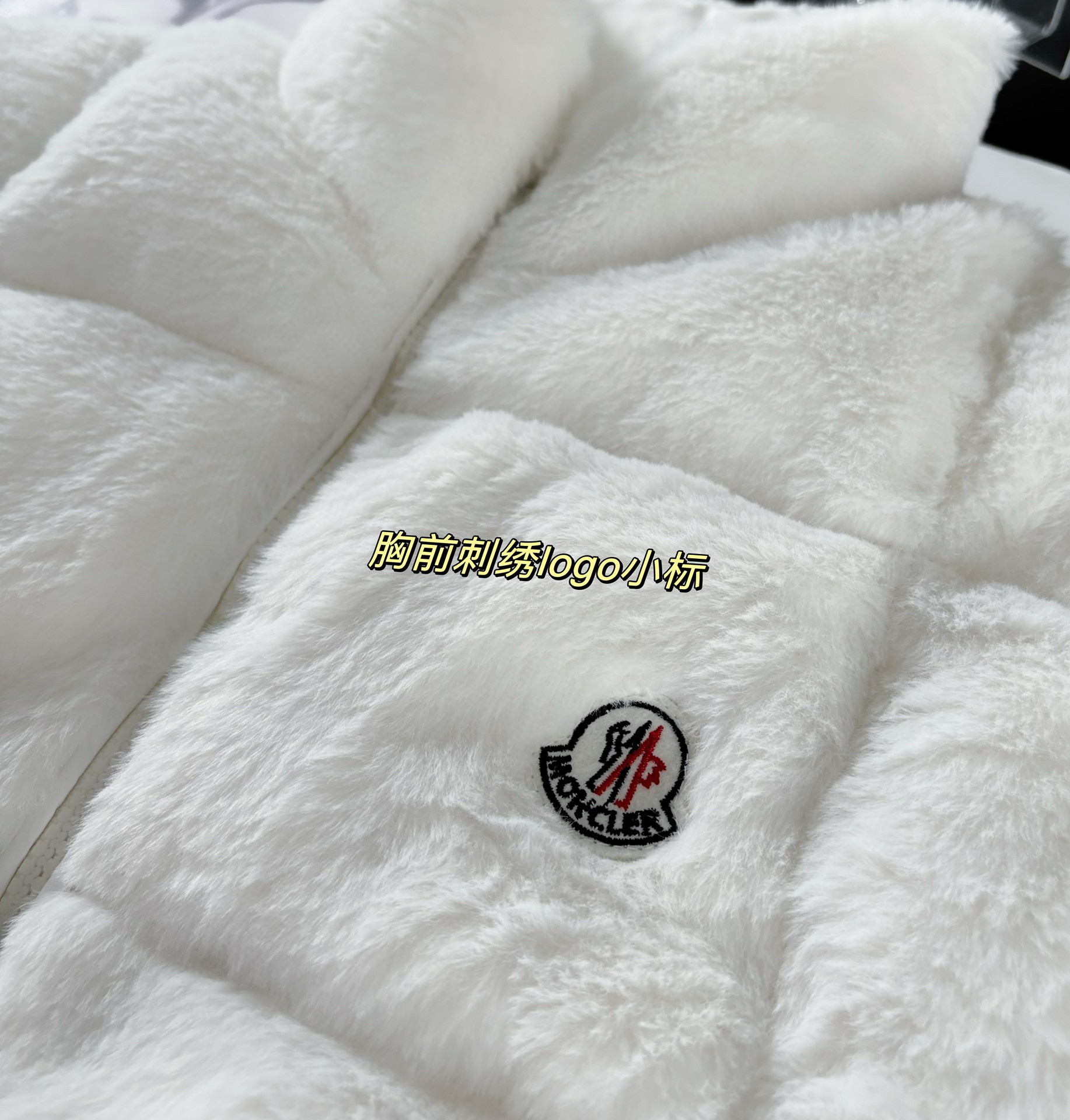 软软糯糯，太好看惹，实物真的巨乖！真好看炸了，云朵感十足。哎呀短短的羊羔毛，真的好嫩好乖哦。All Wh