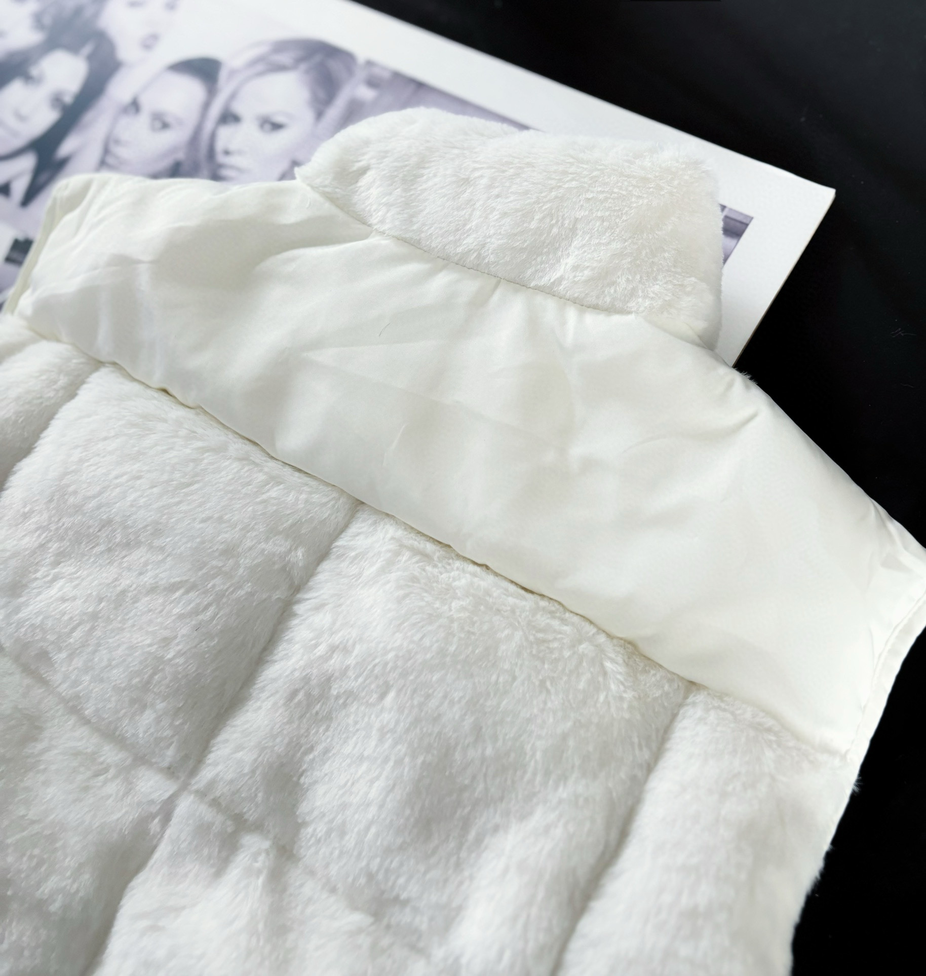 软软糯糯，太好看惹，实物真的巨乖！真好看炸了，云朵感十足。哎呀短短的羊羔毛，真的好嫩好乖哦。All Wh