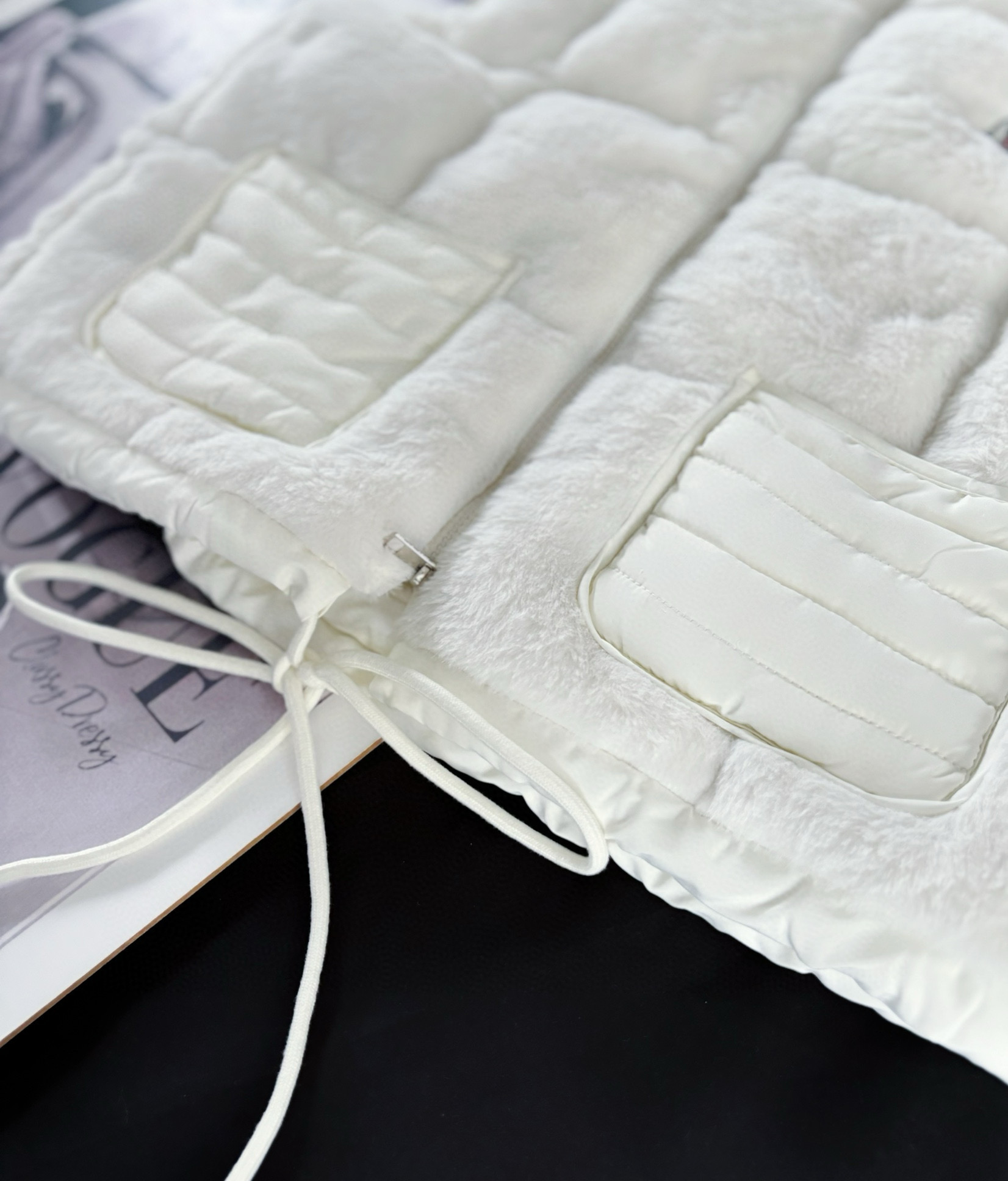 软软糯糯，太好看惹，实物真的巨乖！真好看炸了，云朵感十足。哎呀短短的羊羔毛，真的好嫩好乖哦。All Wh