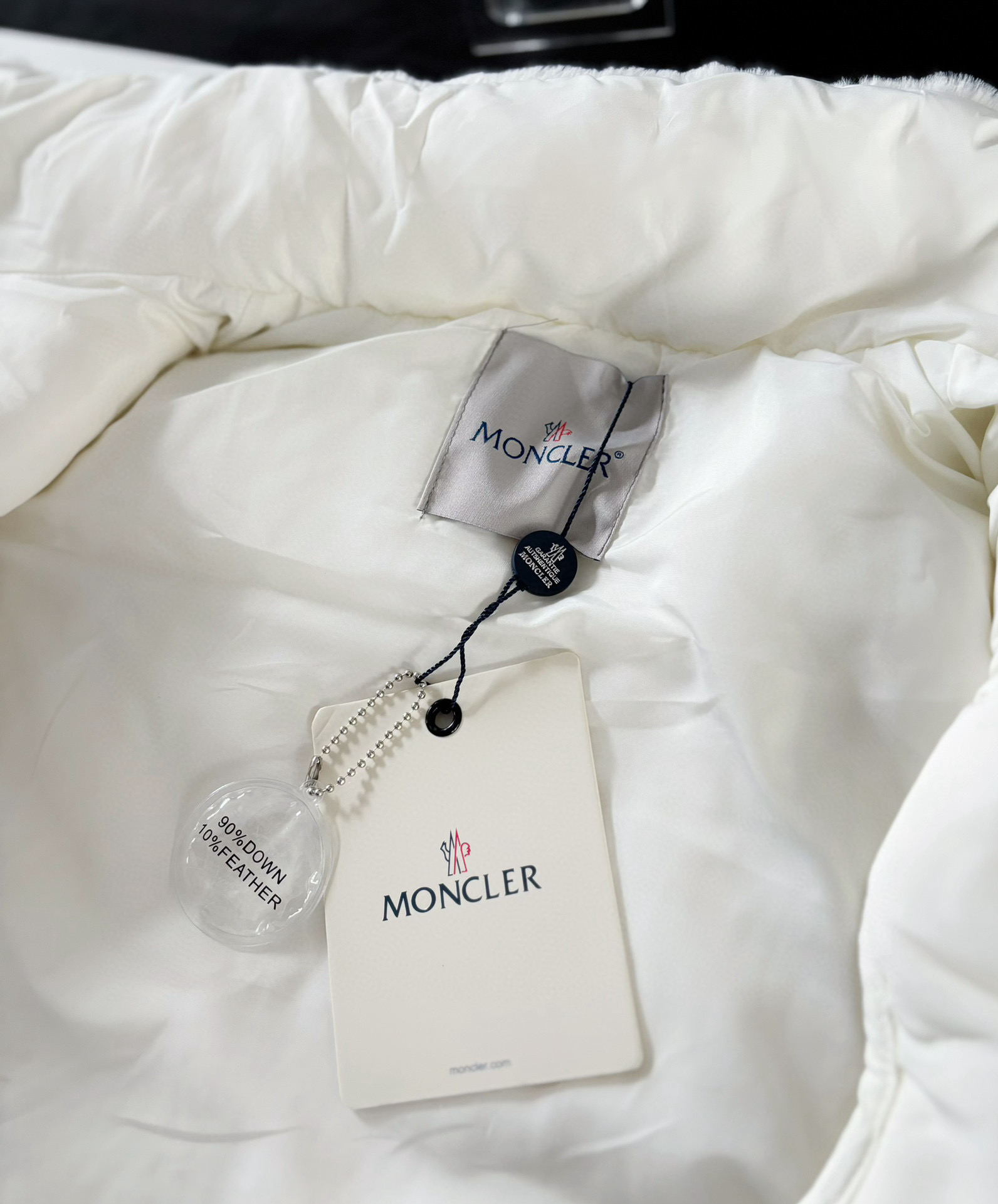 软软糯糯，太好看惹，实物真的巨乖！真好看炸了，云朵感十足。哎呀短短的羊羔毛，真的好嫩好乖哦。All Wh