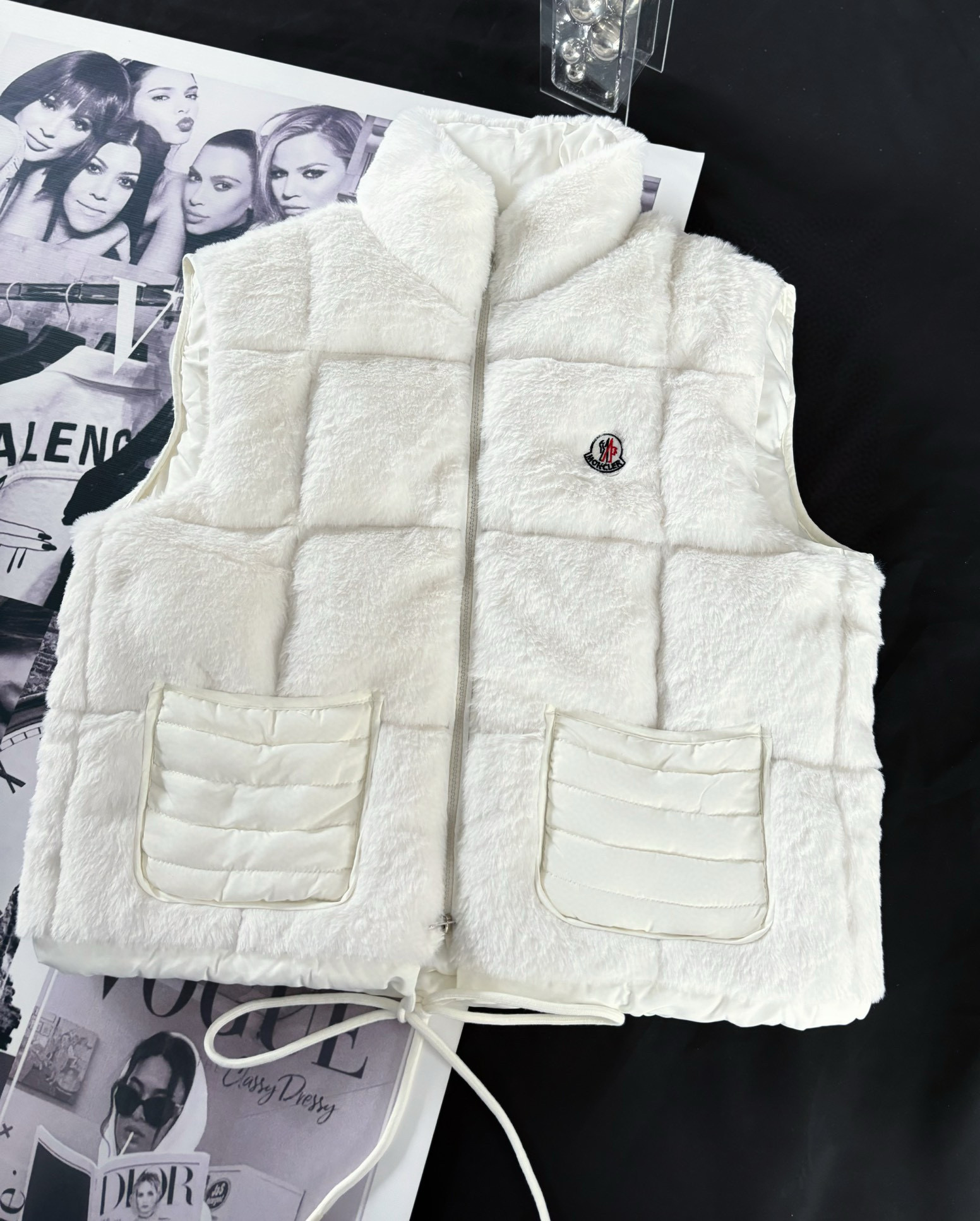 软软糯糯，太好看惹，实物真的巨乖！真好看炸了，云朵感十足。哎呀短短的羊羔毛，真的好嫩好乖哦。All Wh