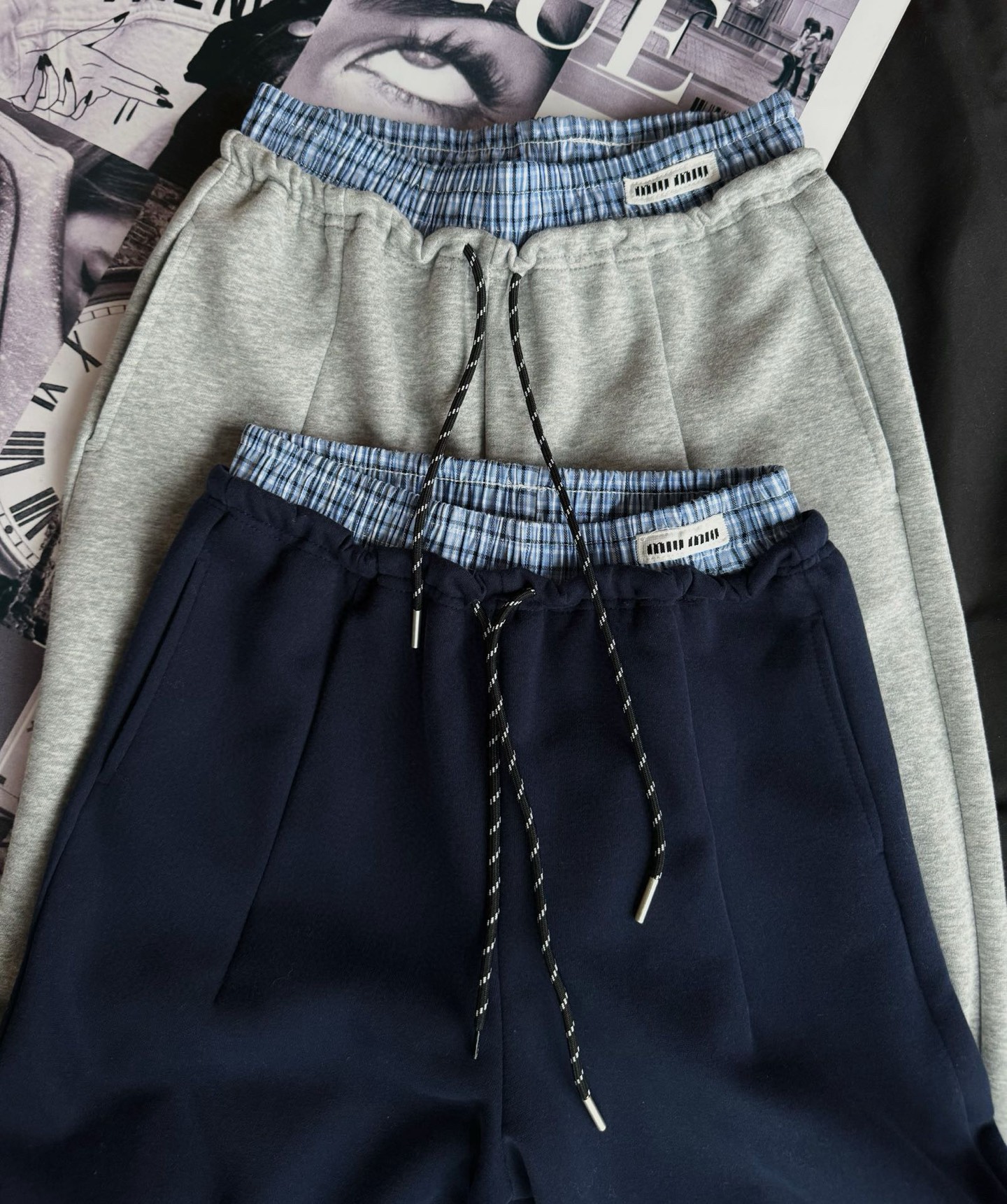 Miu两色双高腰运动裤实在是太好看了，miu系女团练舞裤，运动甜辣风，面料质感超绝。推荐推荐都很百搭。双