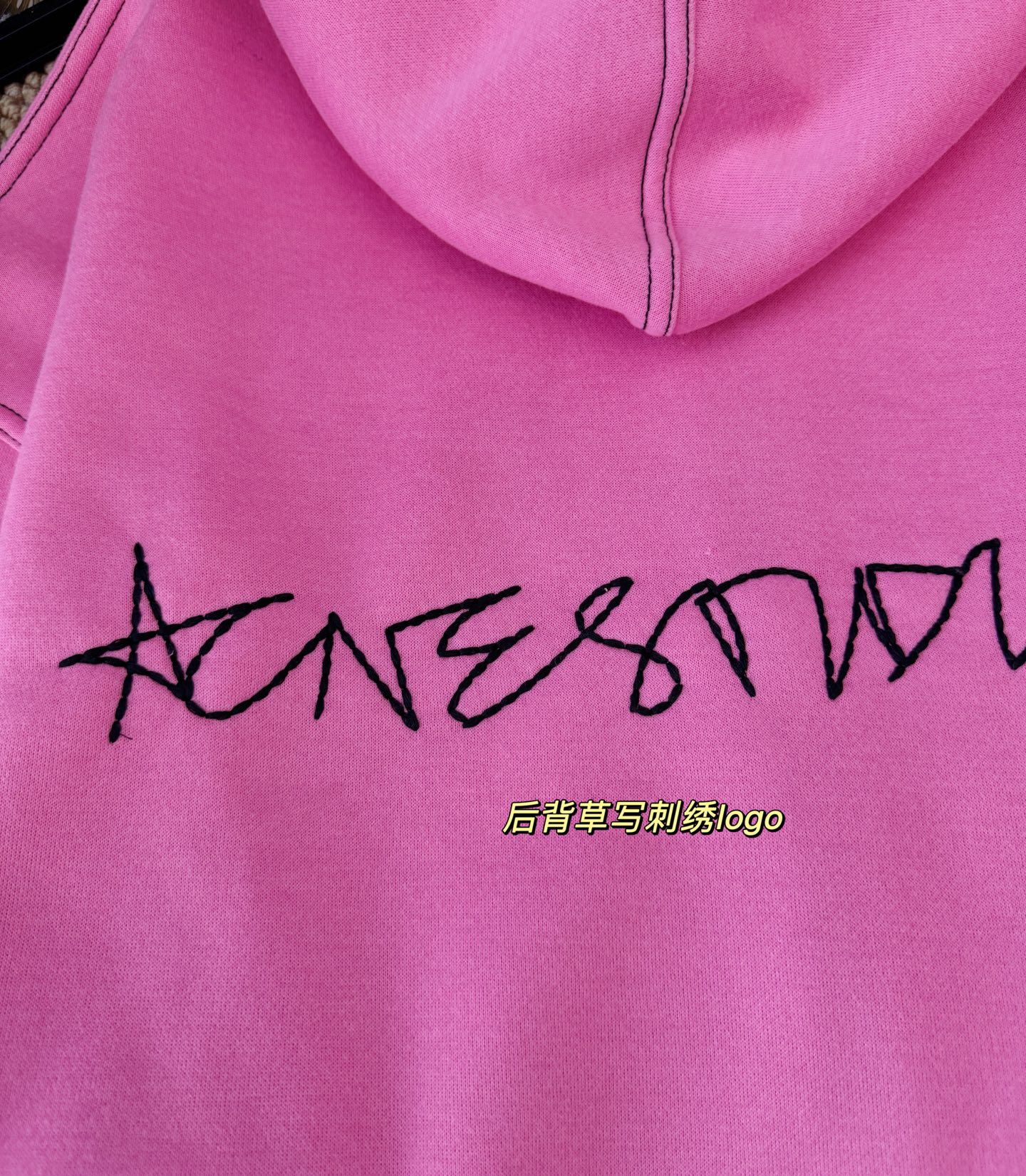 𝐀𝐜𝐧*新款粉色真的好绝，谁懂啊。这外套我是爱了又爱呀，这个枚粉色在灰暗的秋冬绝对是让人眼前一亮的存在。