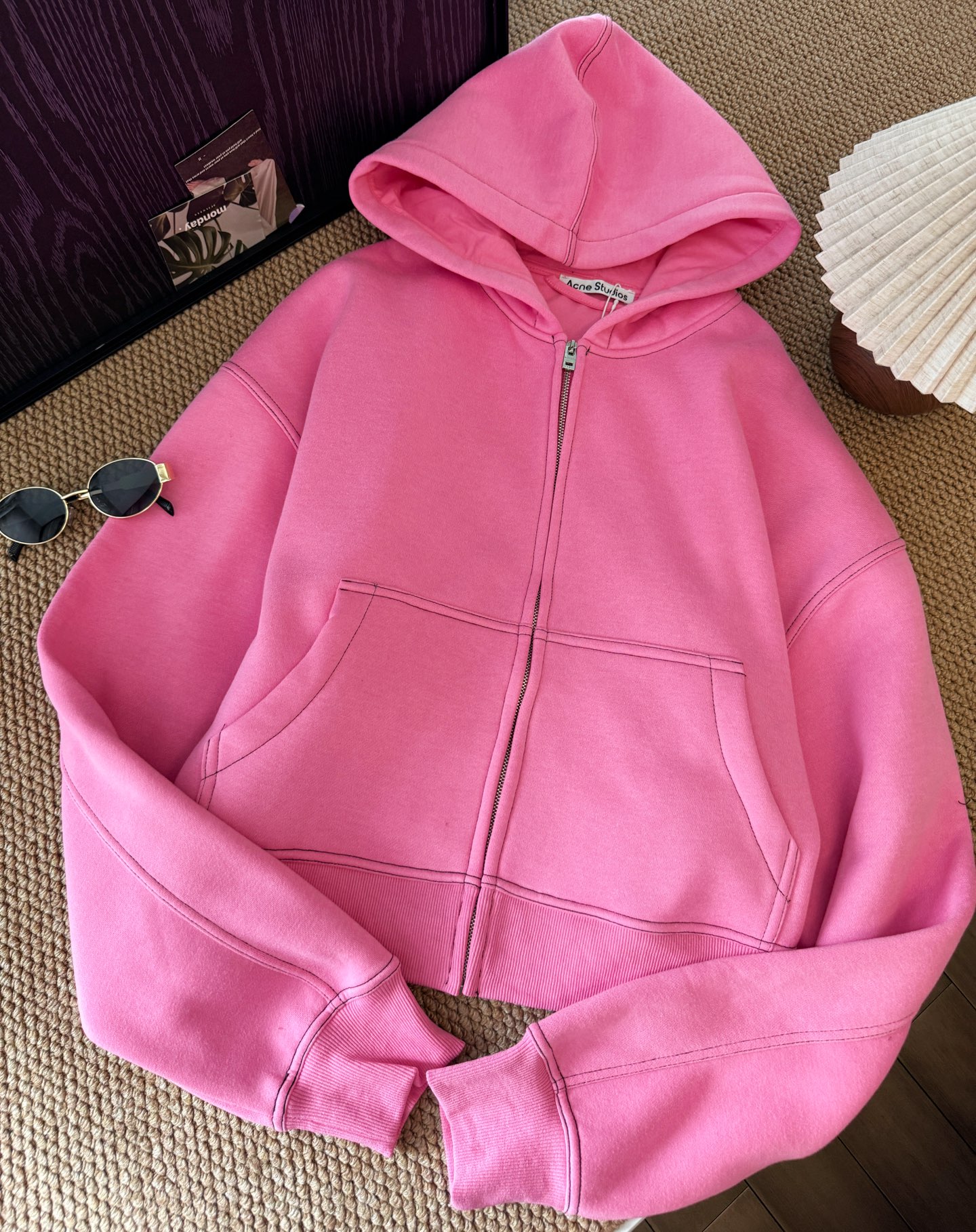 𝐀𝐜𝐧*新款粉色真的好绝，谁懂啊。这外套我是爱了又爱呀，这个枚粉色在灰暗的秋冬绝对是让人眼前一亮的存在。