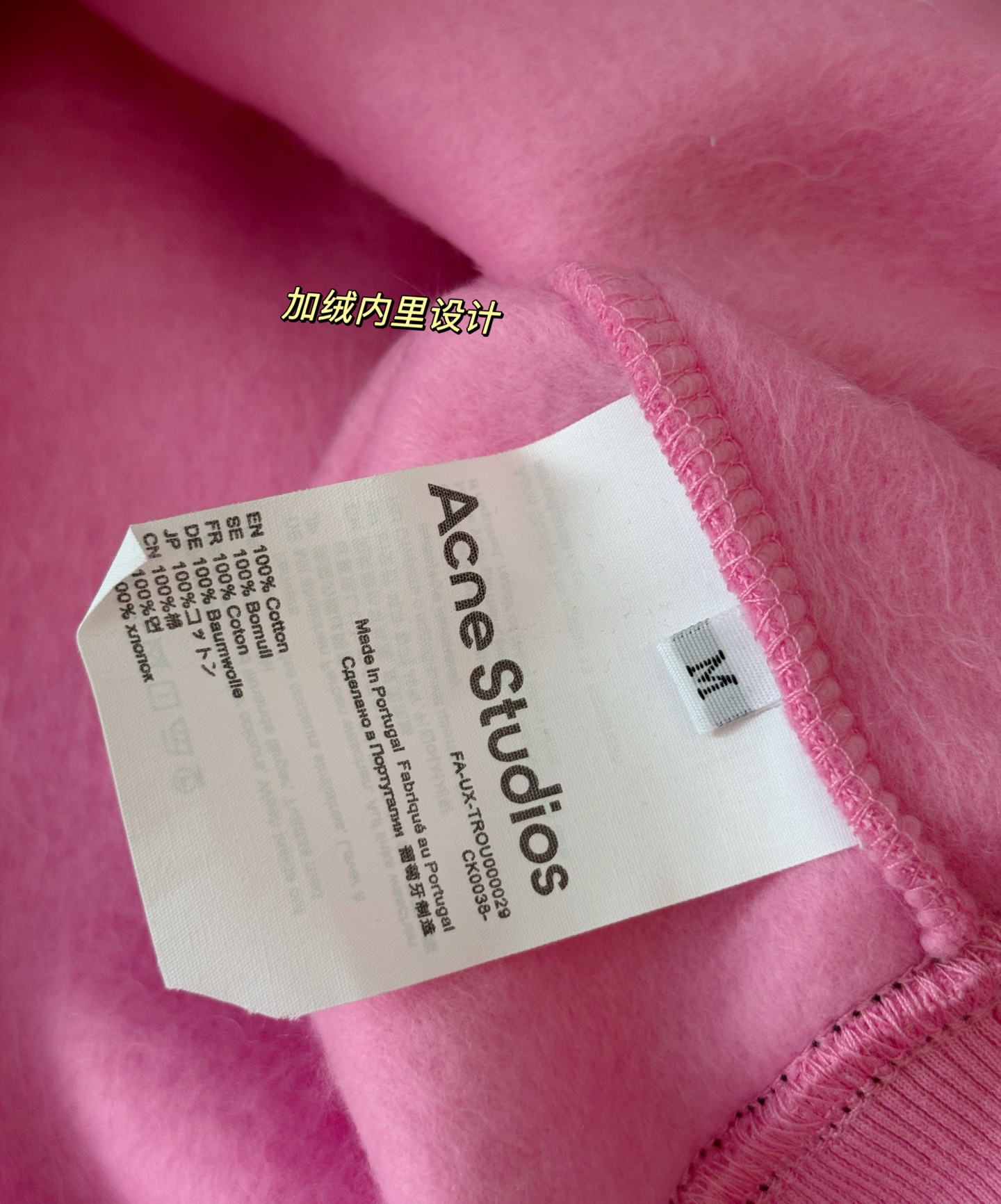 𝐀𝐜𝐧*新款粉色真的好绝，谁懂啊。这外套我是爱了又爱呀，这个枚粉色在灰暗的秋冬绝对是让人眼前一亮的存在。