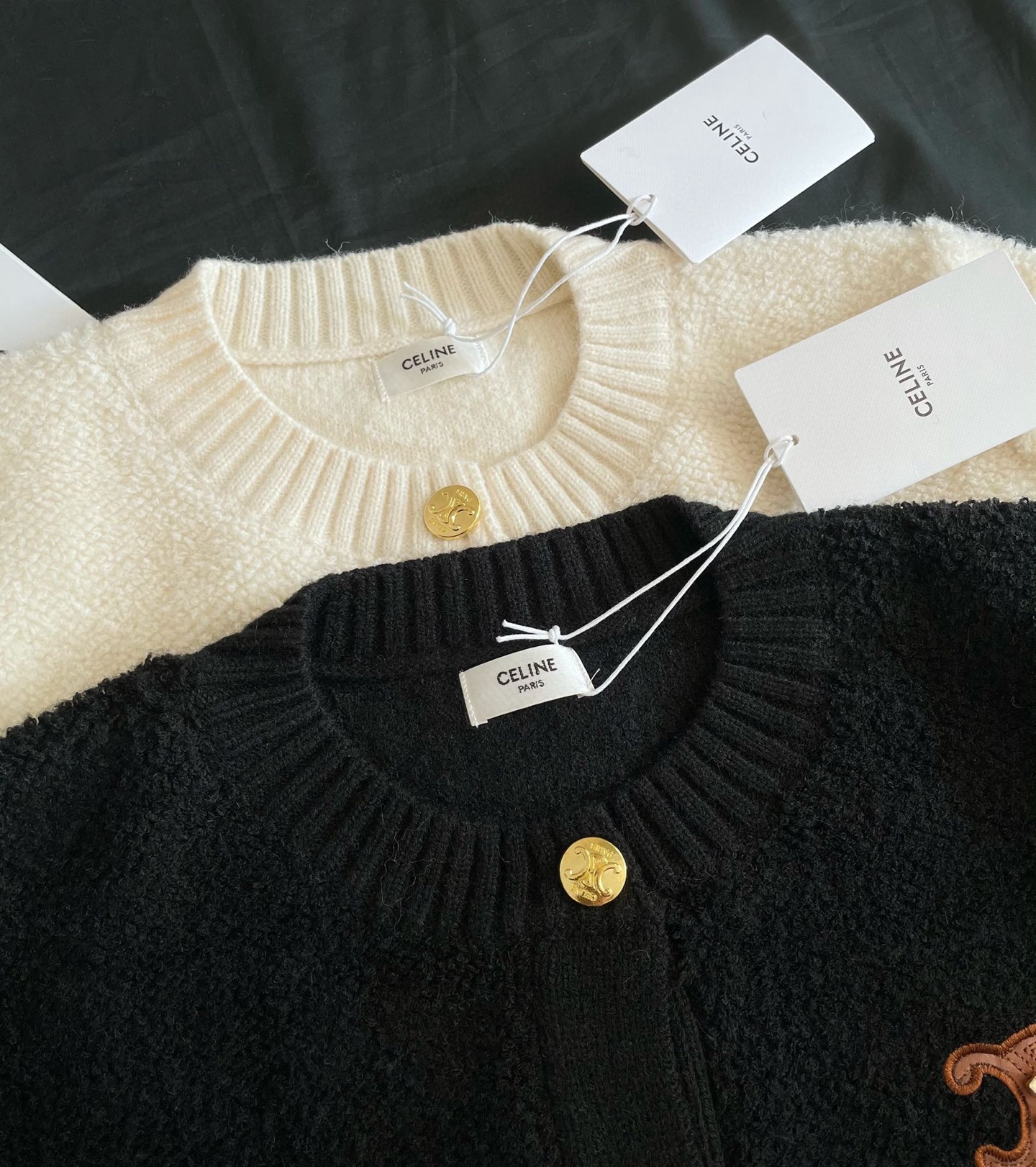 今年人气款，毛茸茸的冬天的标配。秋冬对毛衣的追求就是要美、要暖、更舒服，这款毛衣就完美拿捏这些点，刚定制