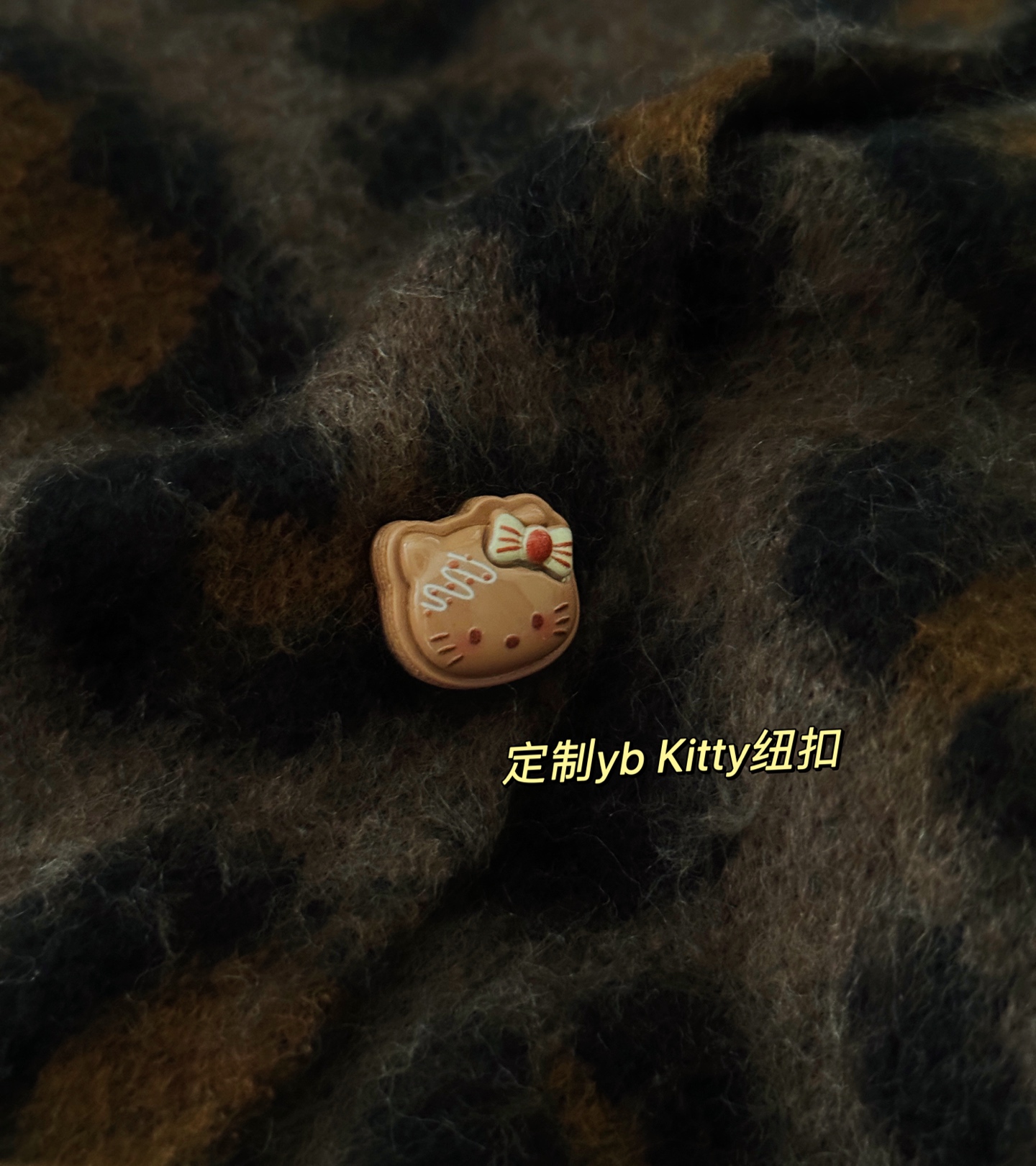 豹纹kitty毛衣，上身超好看啊啊啊！！谁能拒绝kitty呀。整片豹纹提花织法加拉毛，超美的美拉德色系，