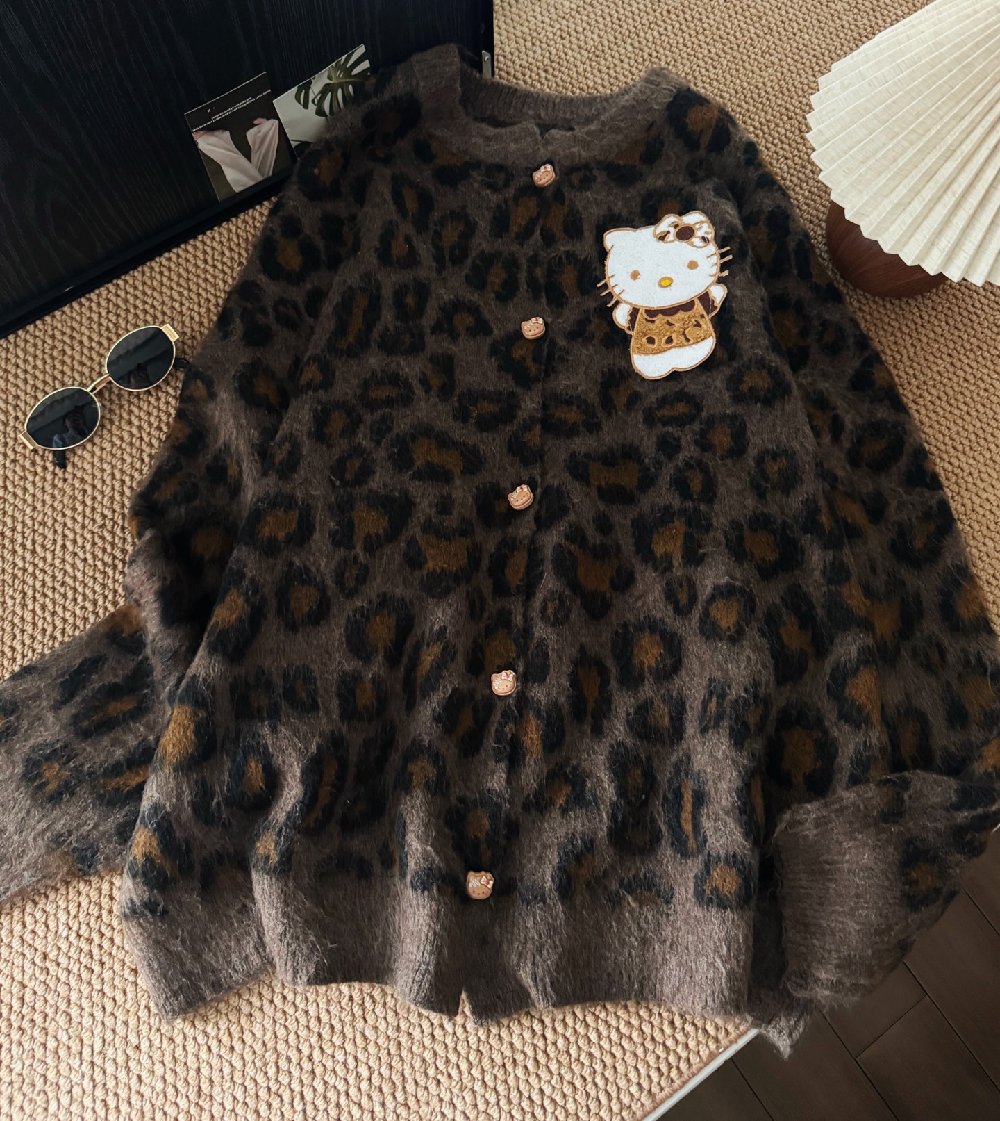 豹纹kitty毛衣，上身超好看啊啊啊！！谁能拒绝kitty呀。整片豹纹提花织法加拉毛，超美的美拉德色系，