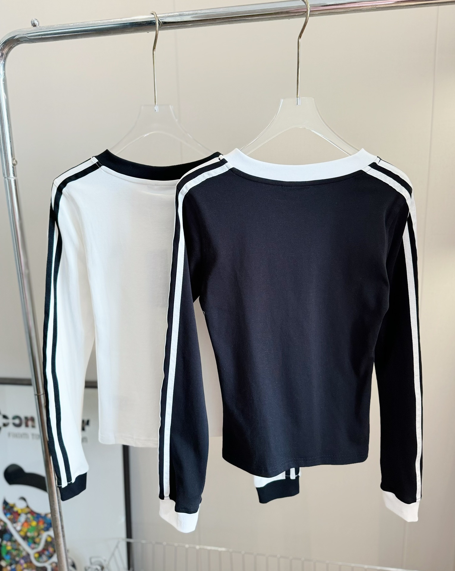 Alternative view of T-Shirt 01282