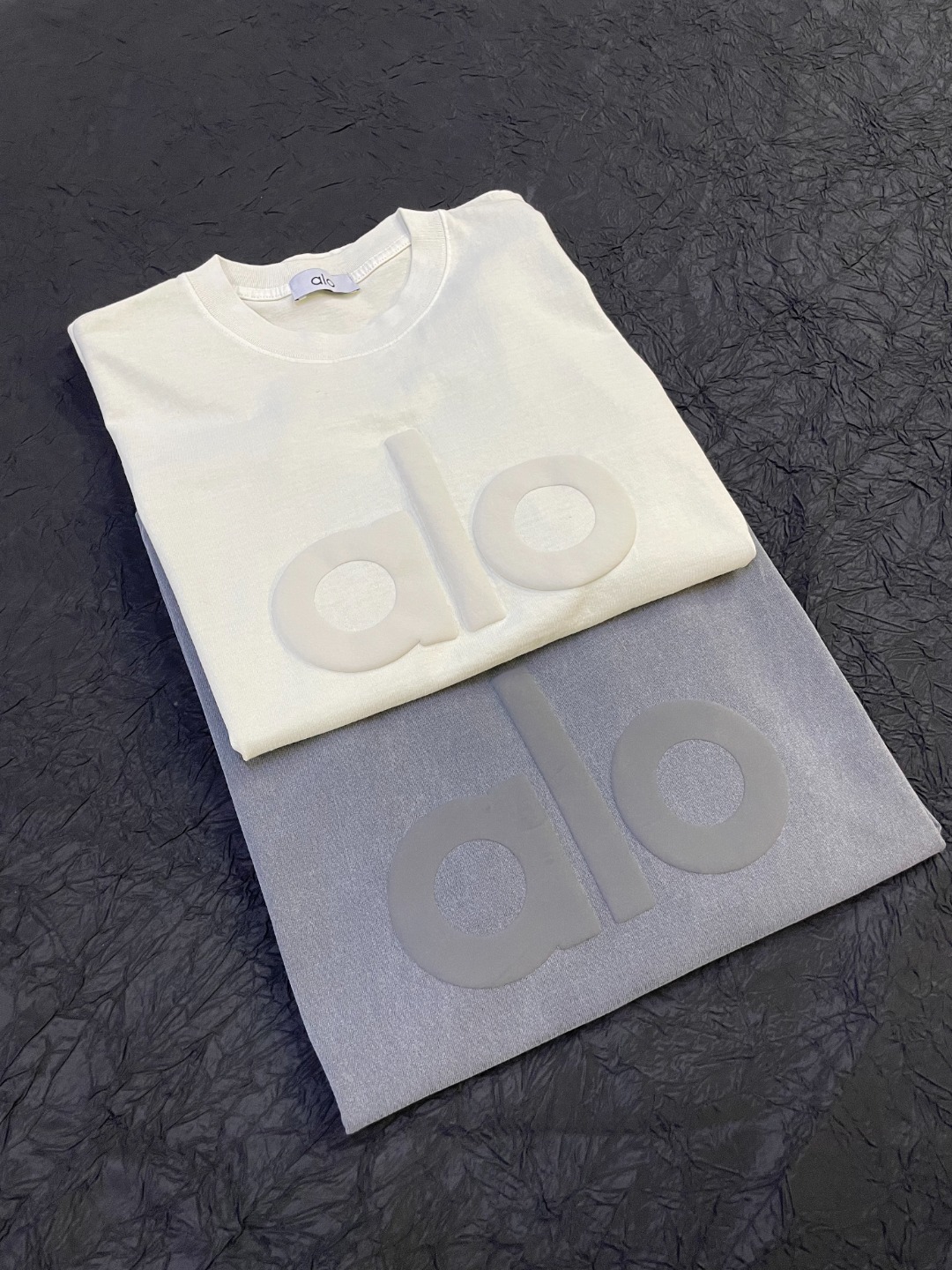 P79💰
ALO洗水复古发泡印花LOGO宽松慵懒风T恤

款号 ：AL312
码数：S M L
颜色：洗水灰 洗水杏