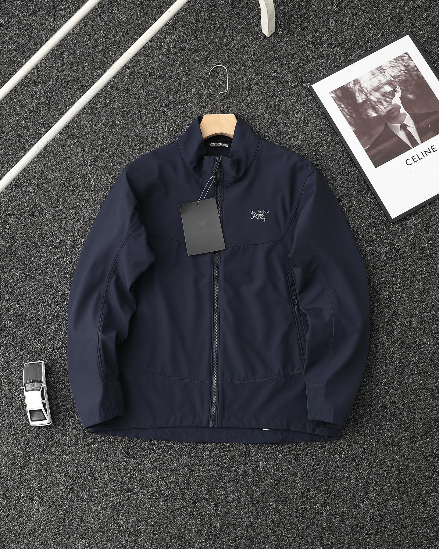 Alternative view of Windbreaker 01105