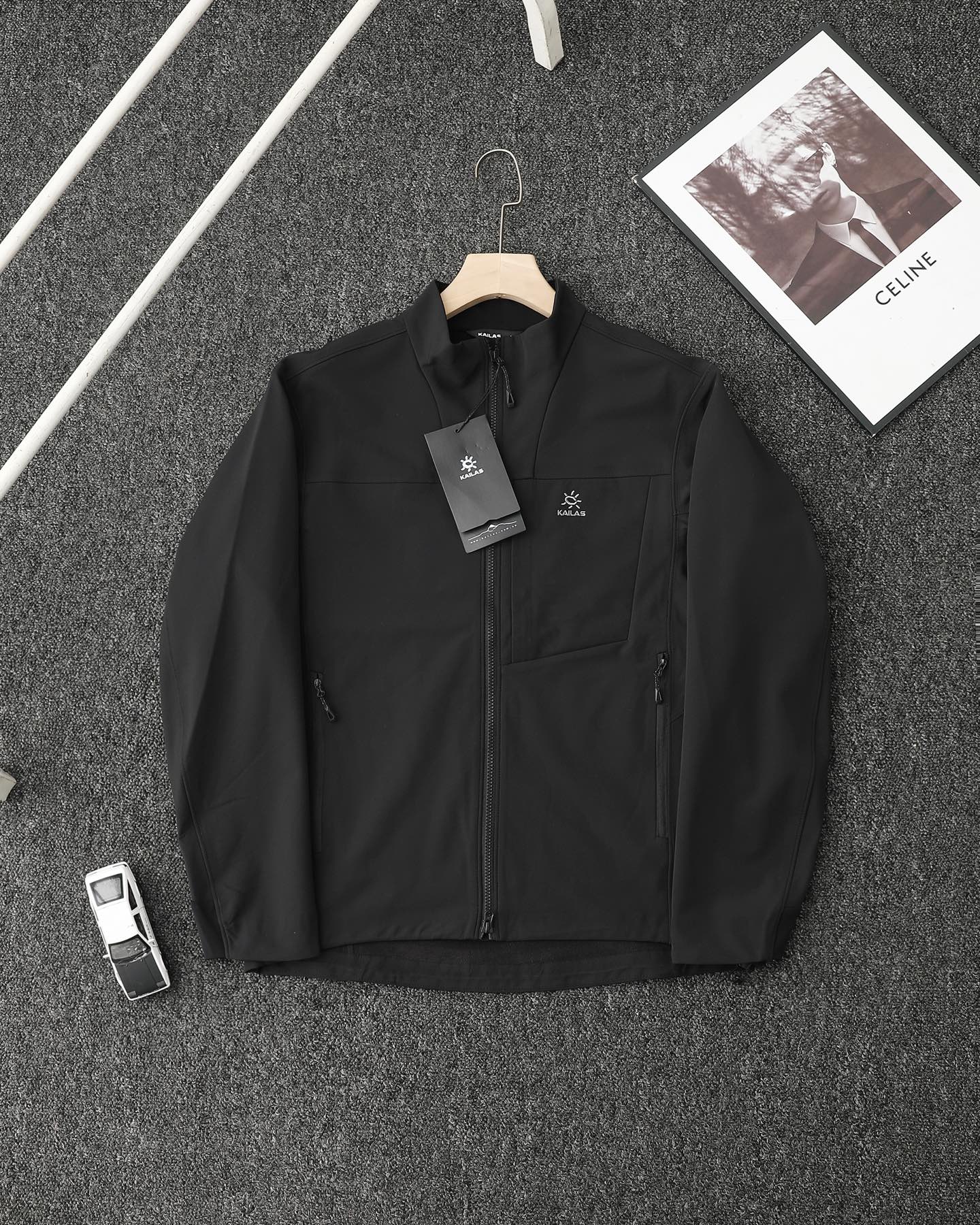 Alternative view of Windbreaker 06702