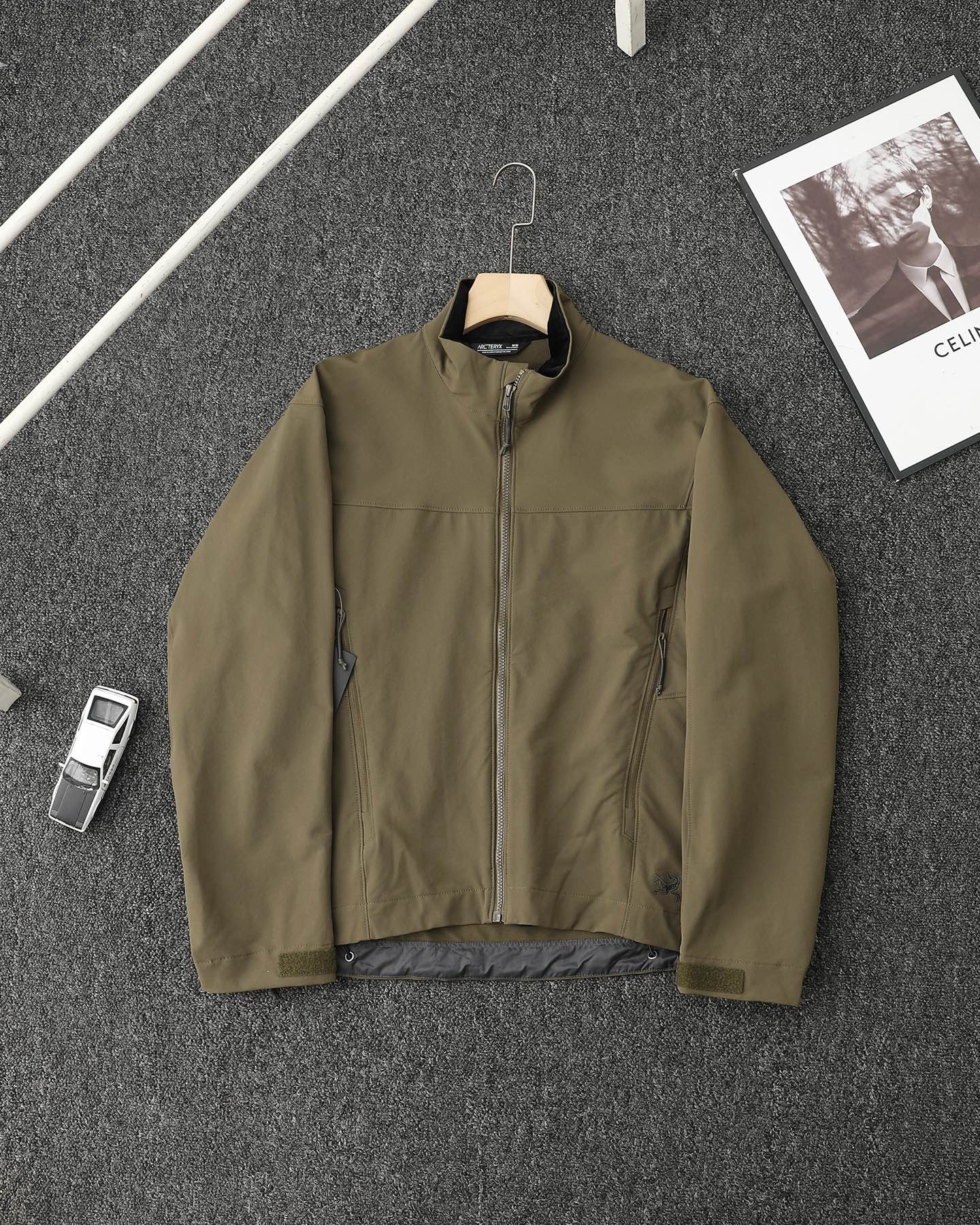Alternative view of Windbreaker 01082