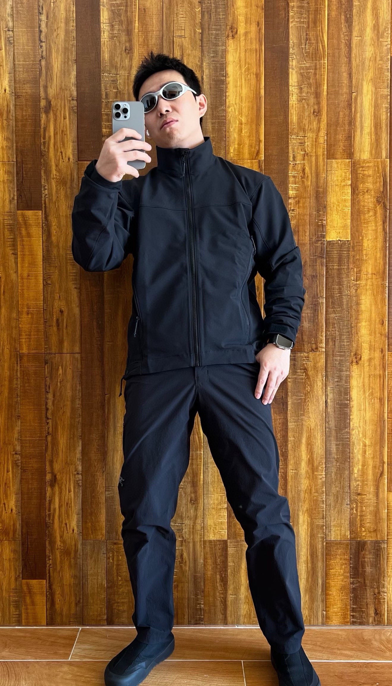 Alternative view of Windbreaker 01081