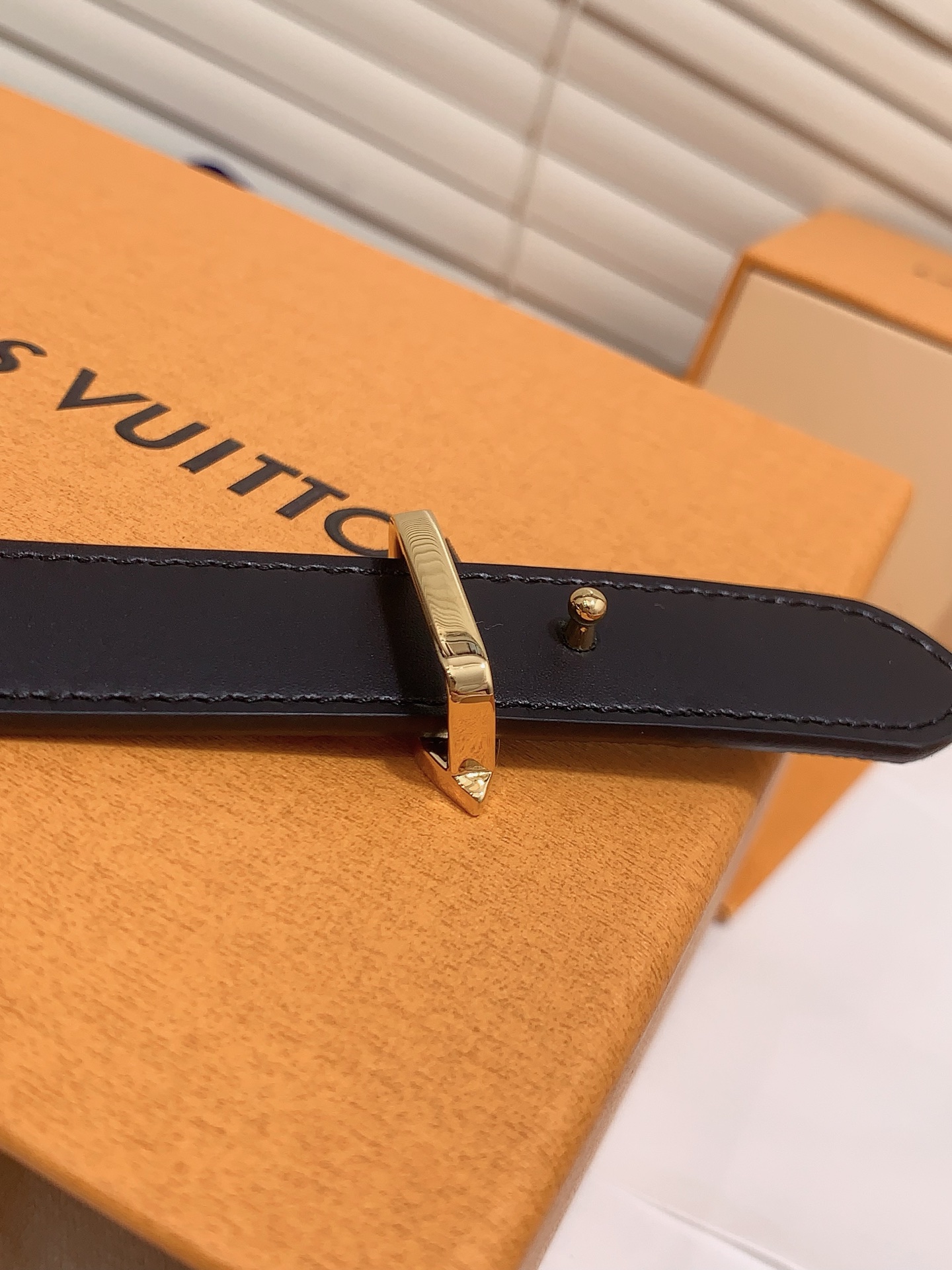  Louis vuitton
宽度：1.5cm
l v 村上隆联名腰带。实用又精致。精致又好看的1.5m