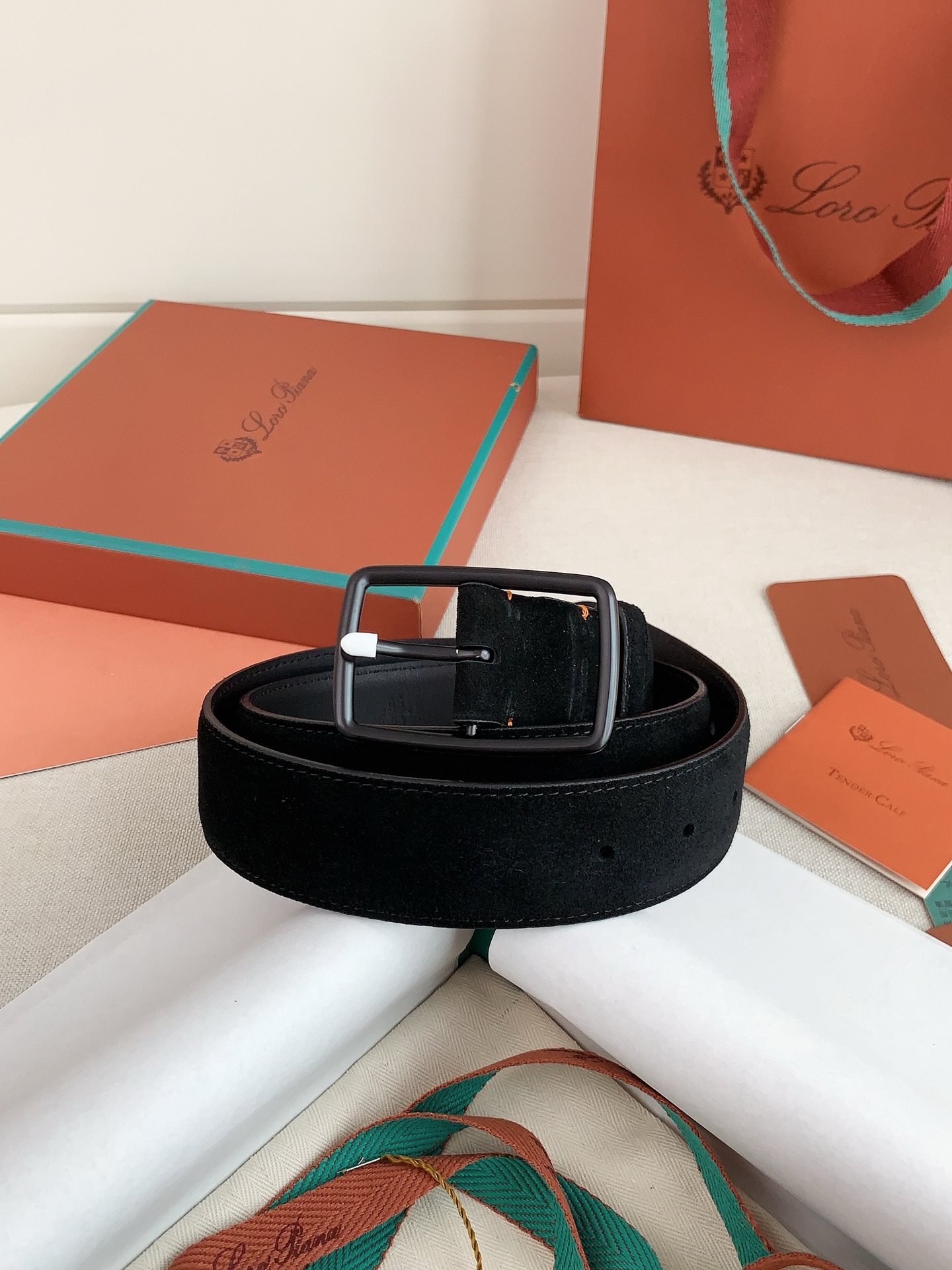 Loro Piana Ceinture en Cuir Suede Noir avec Boucle en Laiton, 3.5 cm