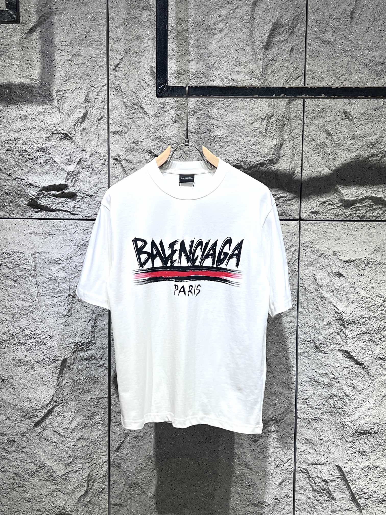 Aaa +
 Balenciaga Vêtements T-Shirt Réplique de concepteur 7 étoiles
 Noir Graffiti Blanc Imprimé Unisexe Coton