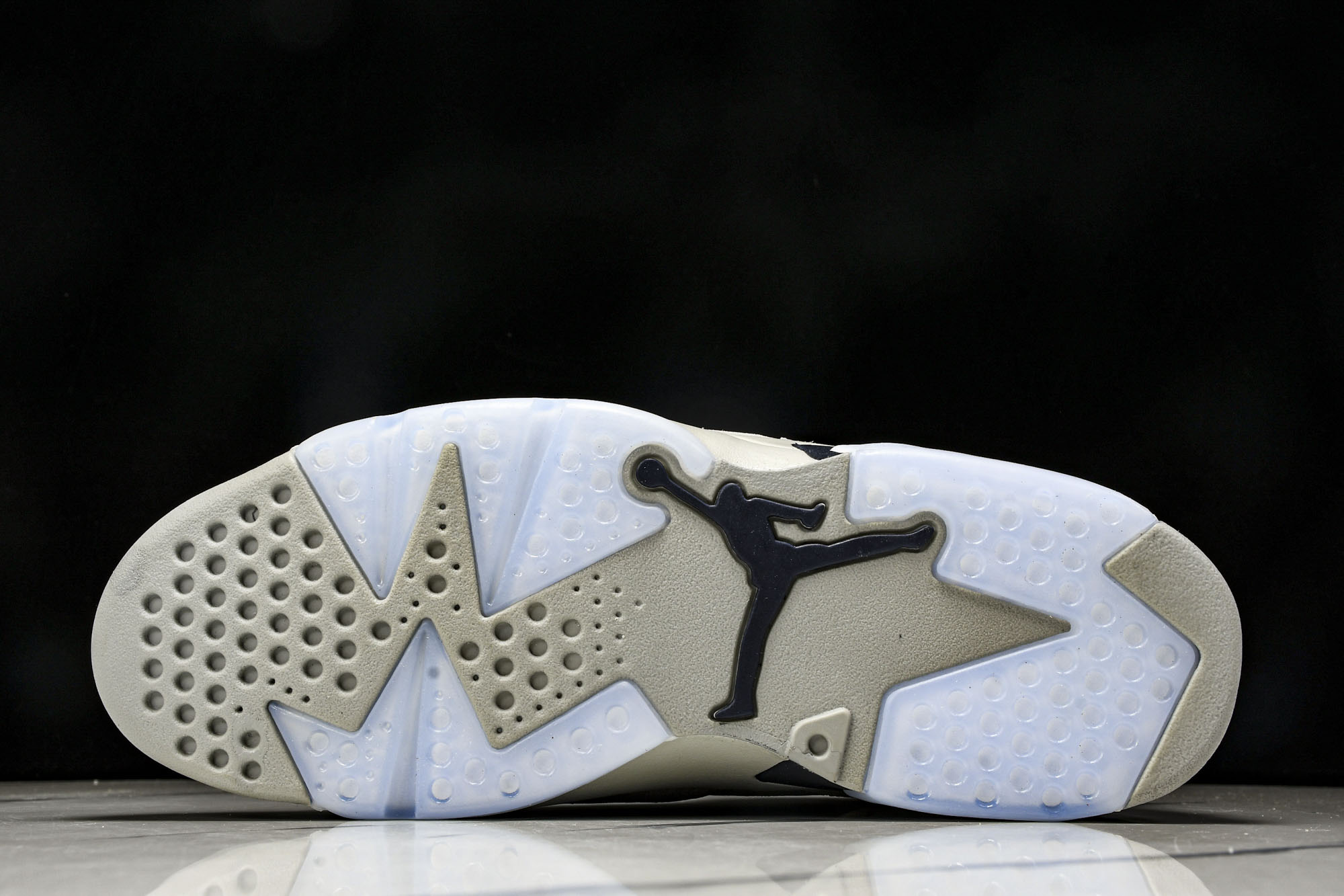 
Air Jordan 6 Retro“Georgetown”乔治城 灰色 CT8529-012
40 
