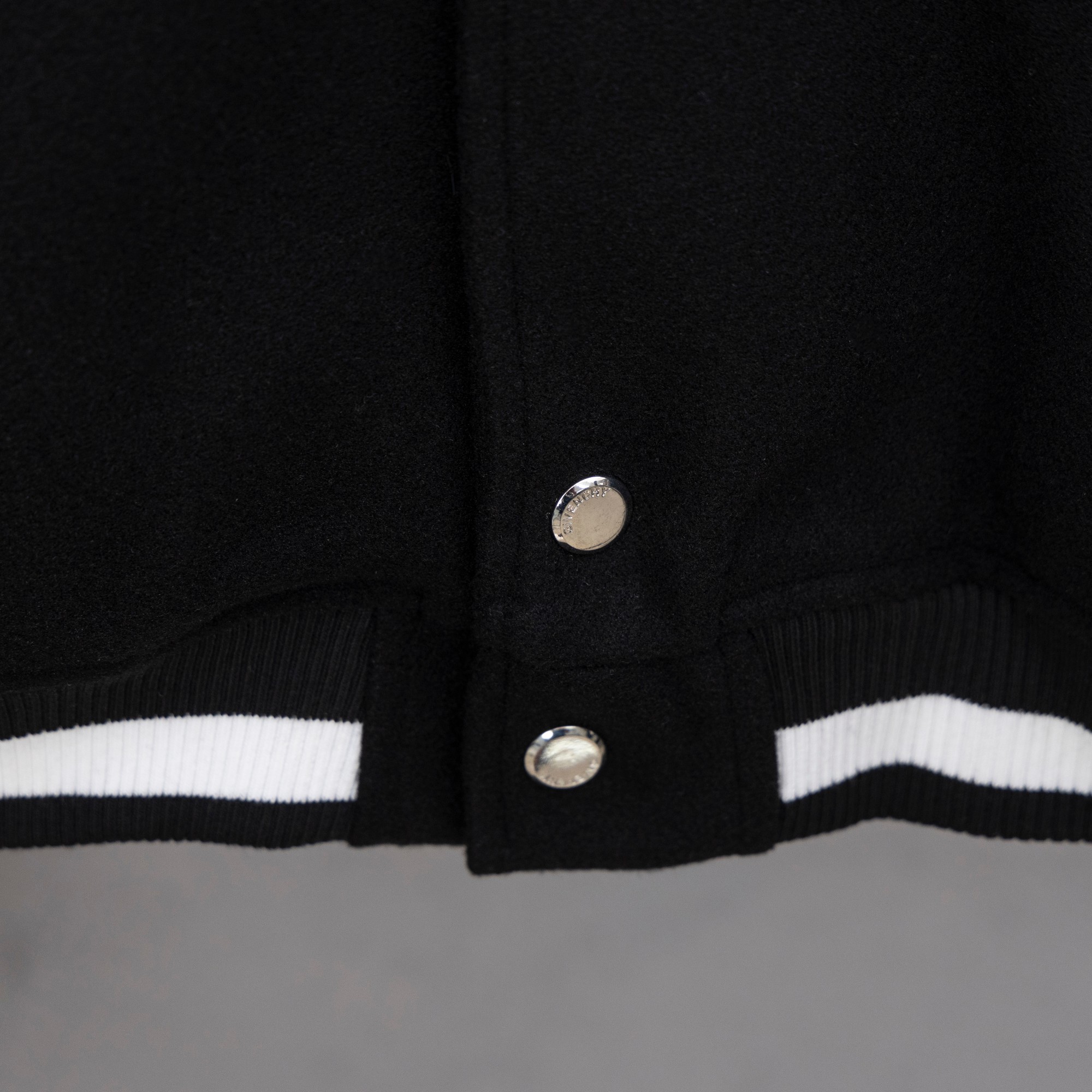 Chaqueta tipo beisbolera Givenchy de lana y algodón orgánico para otoño/invierno 10 a1755017889798 4476