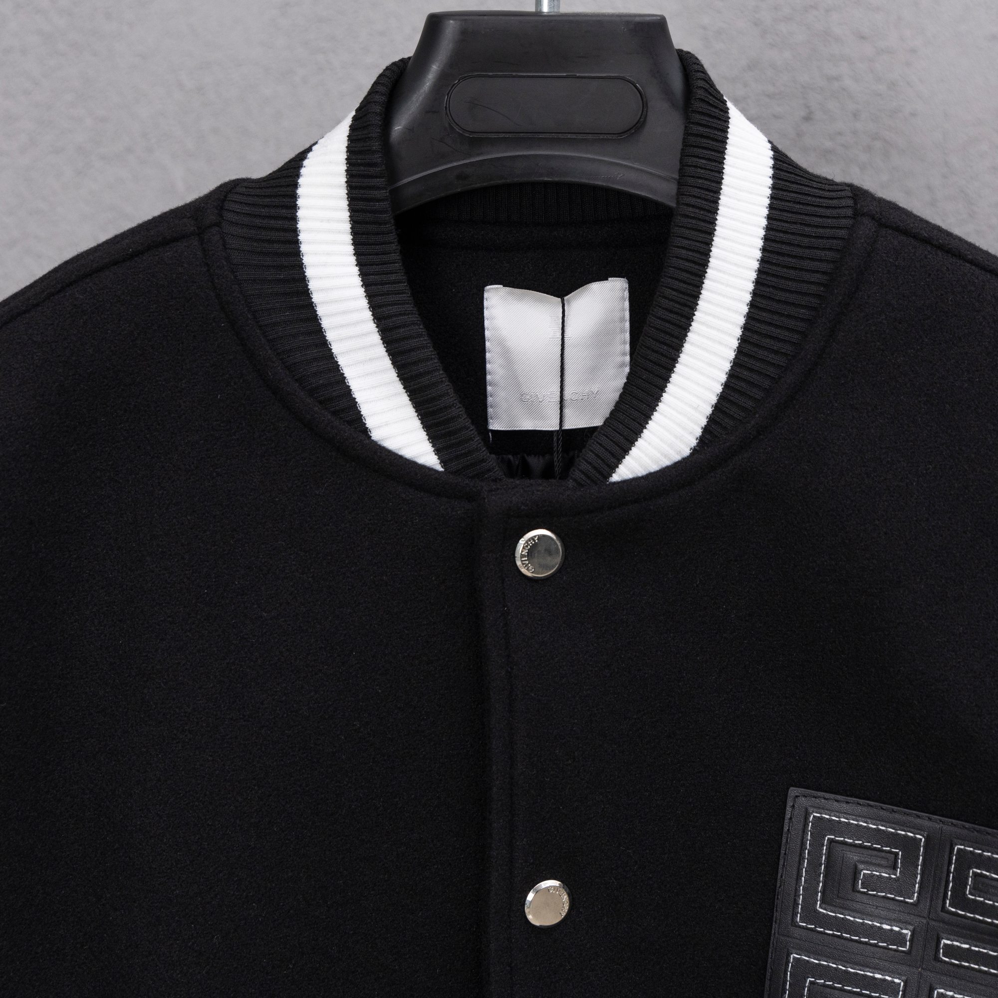 Chaqueta tipo beisbolera Givenchy de lana y algodón orgánico para otoño/invierno 7 a1755017889806 1607