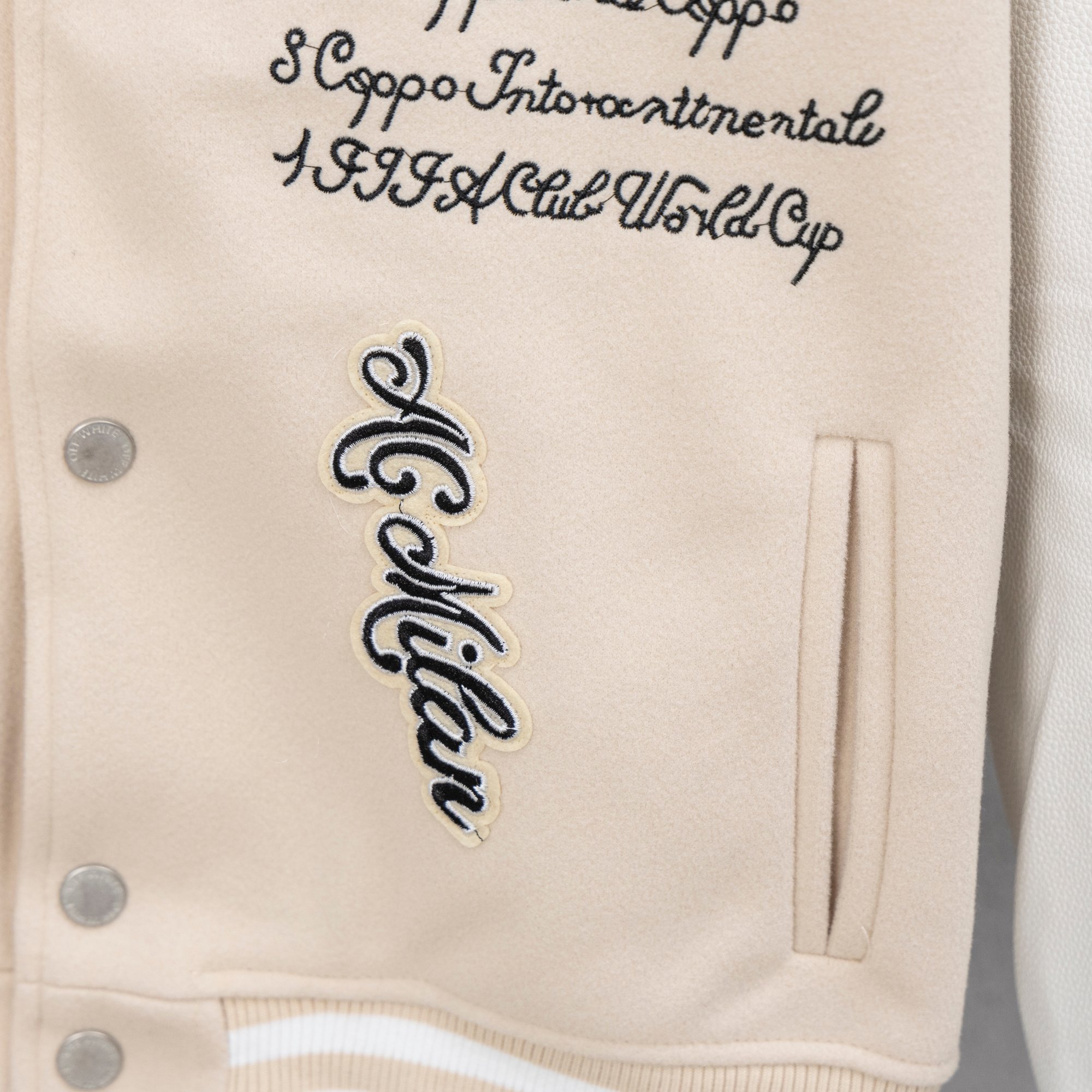 Chaqueta Béisbol Bordada Estilo Universitario con Mangas de Cuero 8 a1755019385644 0630