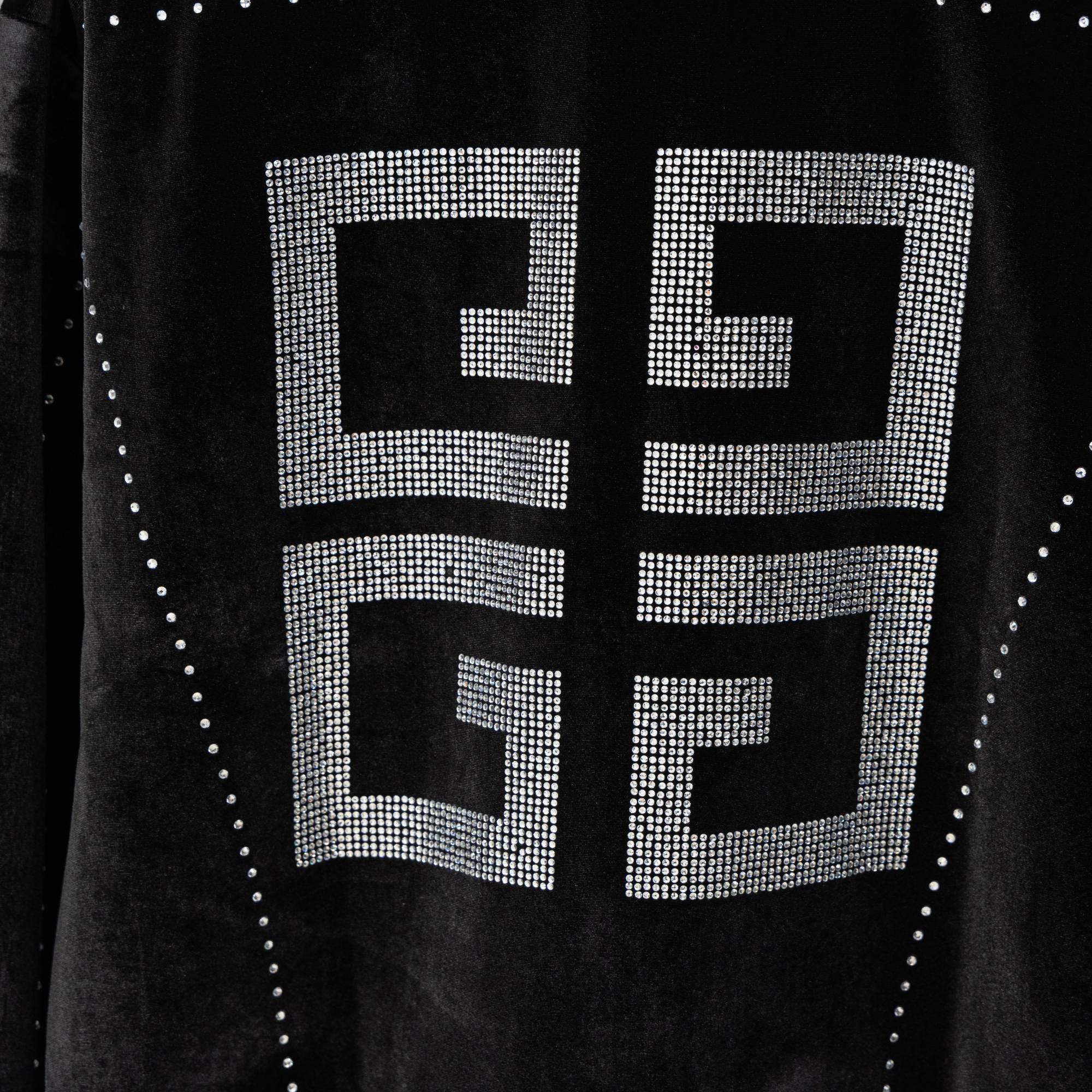 Chaqueta Givenchy Otoño/Invierno 2025SS con Detalles de Pedrería y Terciopelo 6 a1760203980472 1263