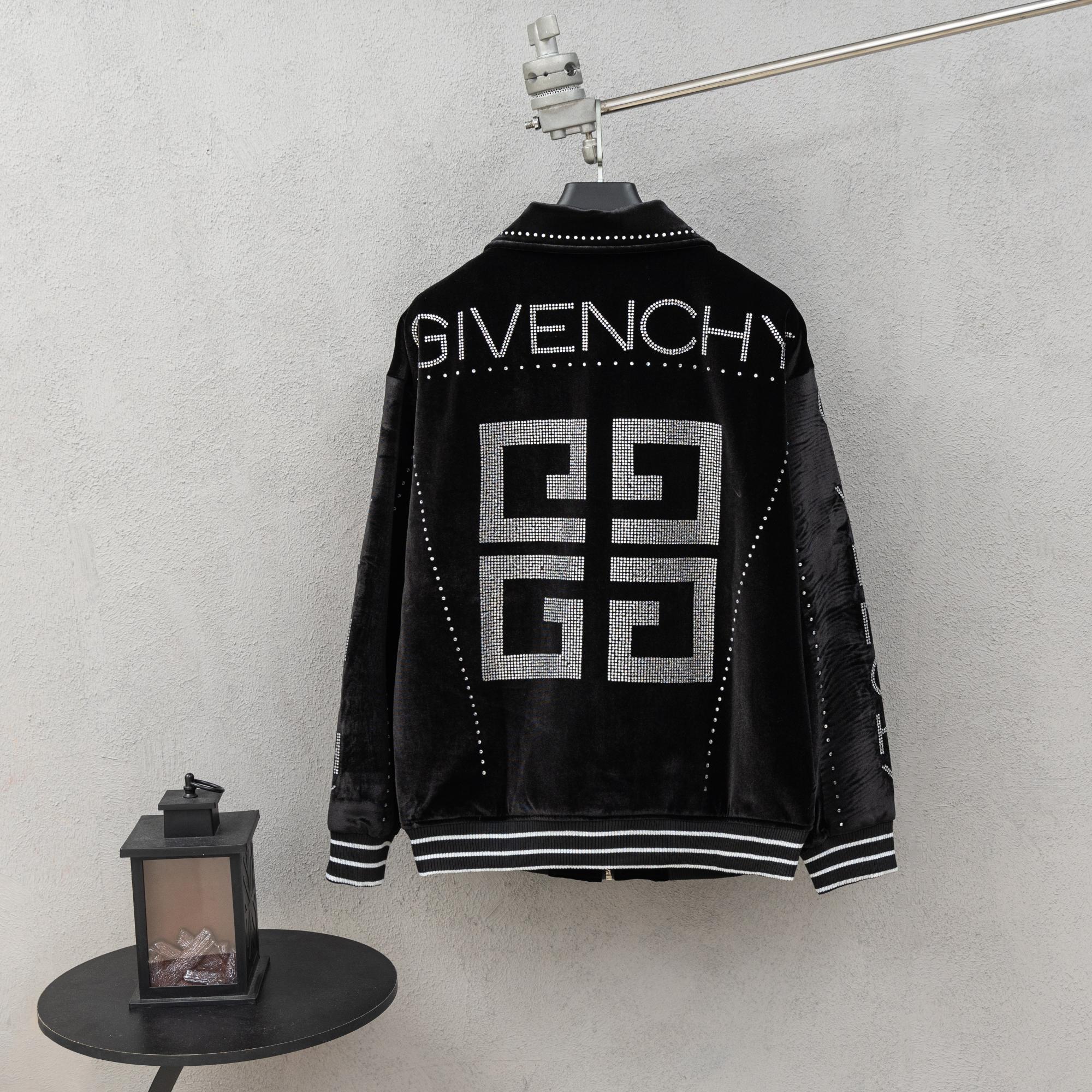 Chaqueta Givenchy Otoño/Invierno 2025SS con Detalles de Pedrería y Terciopelo 3 a1760203980565 1043