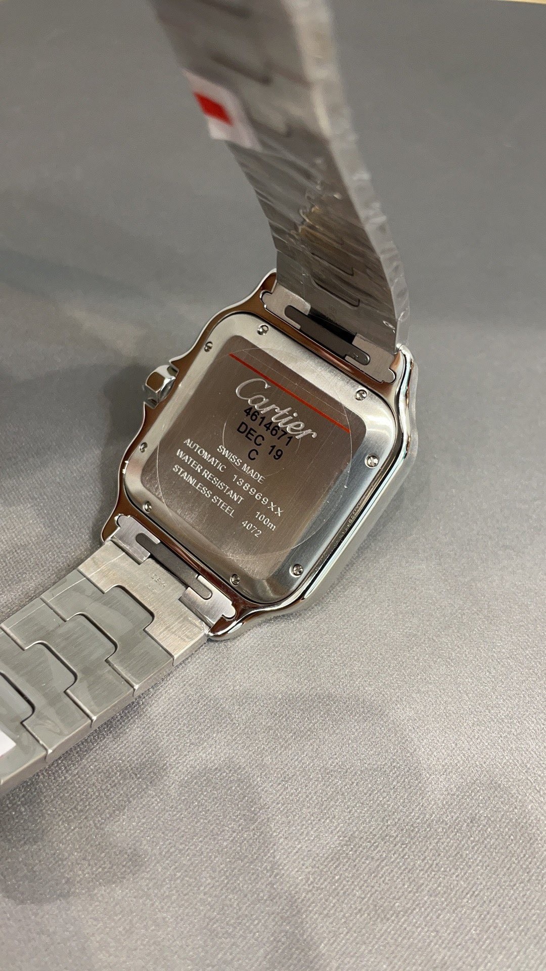 Cartier 卡地亚山度士 表壳：316材质表盘：渐变蓝色表针：瑞士工艺烧制钢蓝玻璃：瑞士增透白膜防弦防手纹af工艺处理表带：配备人体工力学smartlink拆卸系统尺寸：39