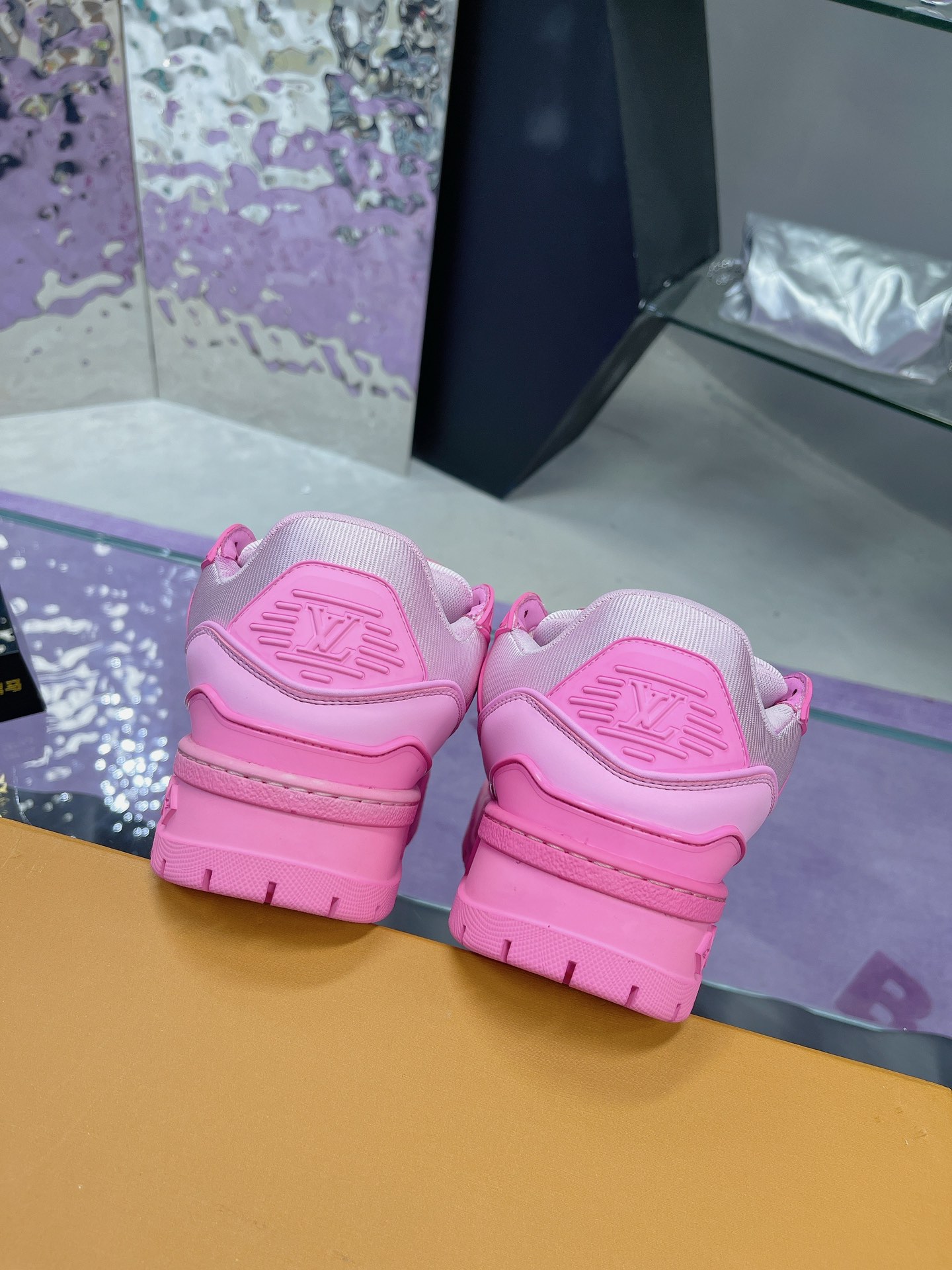 ：470LVL   TRAINER MAXI     DIY   LV Trainer Maxi ， LV Trainer ， Las zapatillas LV Trainer Maxi se in