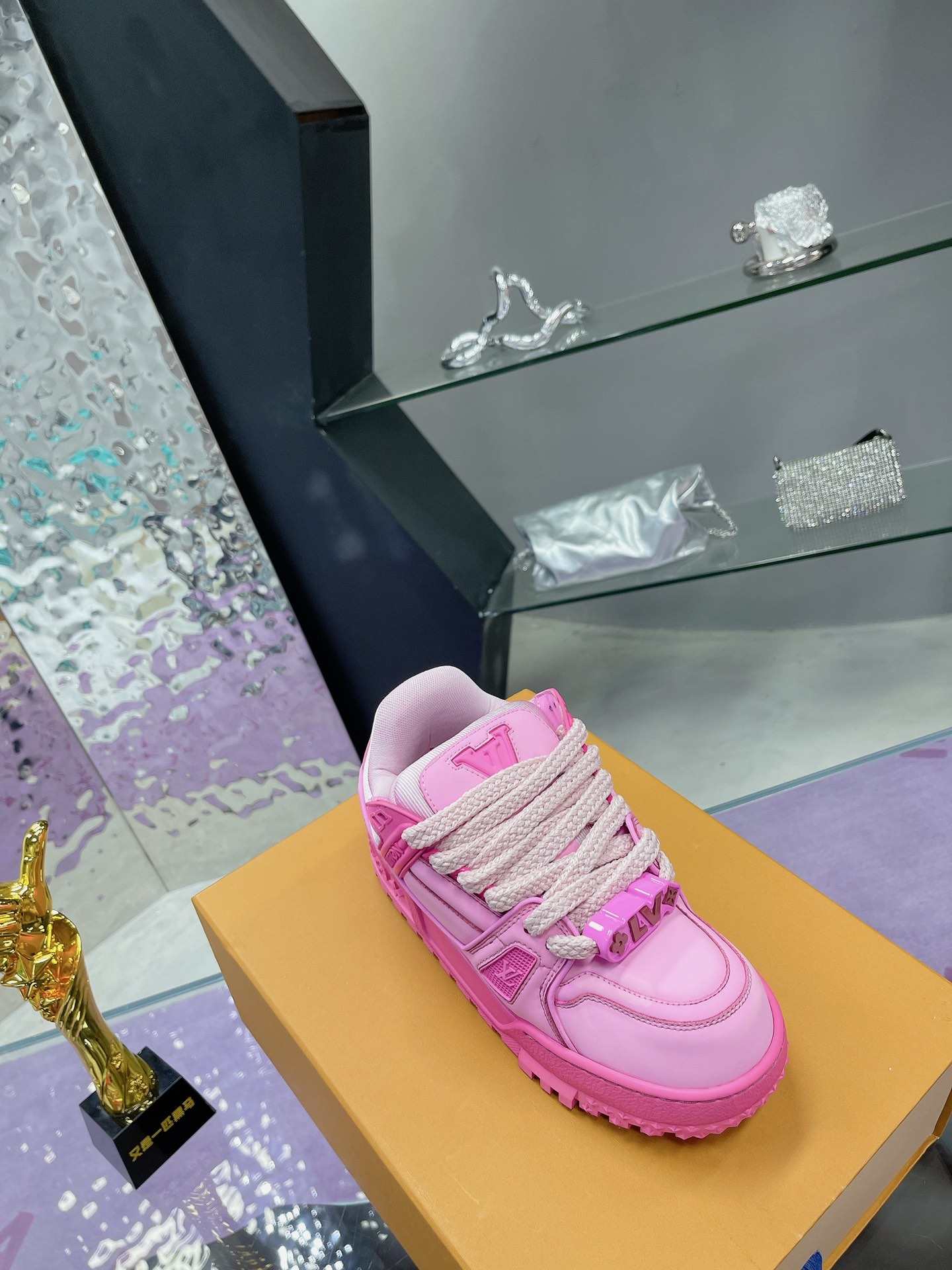 ：470LVL   TRAINER MAXI     DIY   LV Trainer Maxi ， LV Trainer ， Las zapatillas LV Trainer Maxi se in