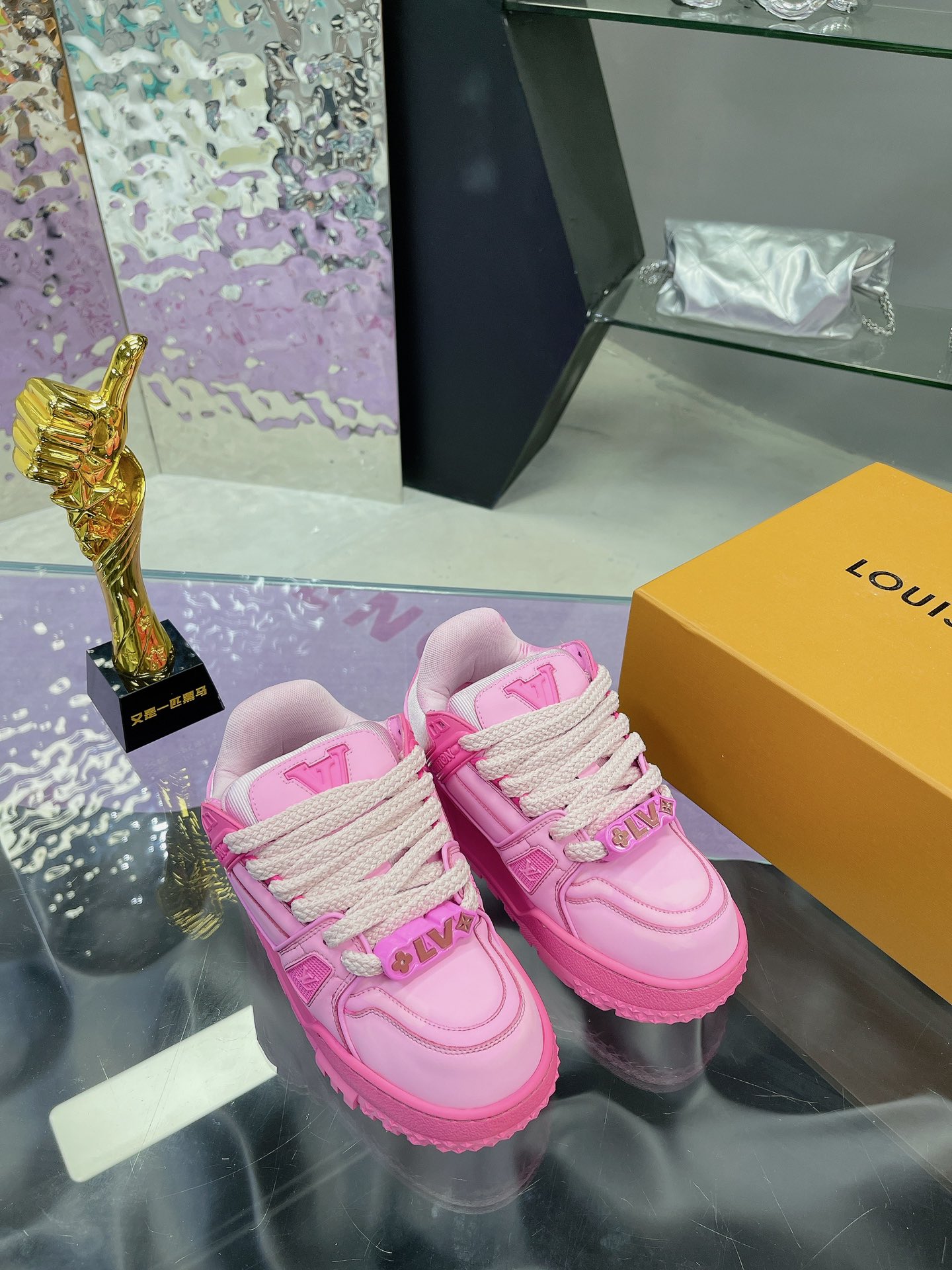 ：470LVL   TRAINER MAXI     DIY   LV Trainer Maxi ， LV Trainer ， Las zapatillas LV Trainer Maxi se in