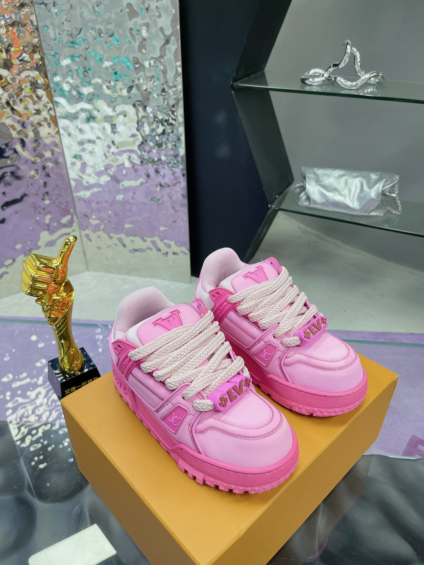 ：470LVL   TRAINER MAXI     DIY   LV Trainer Maxi ， LV Trainer ， Las zapatillas LV Trainer Maxi se in