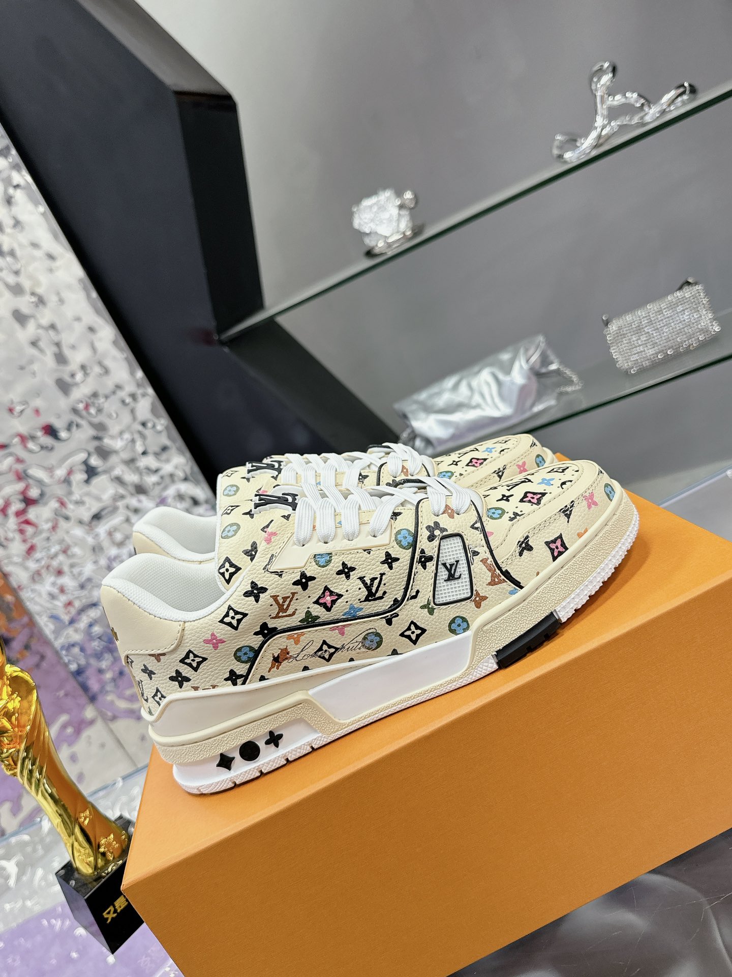 ルイ・ヴィトン LVTraine スニーカー - 豪華なデザインと優れた耐久性