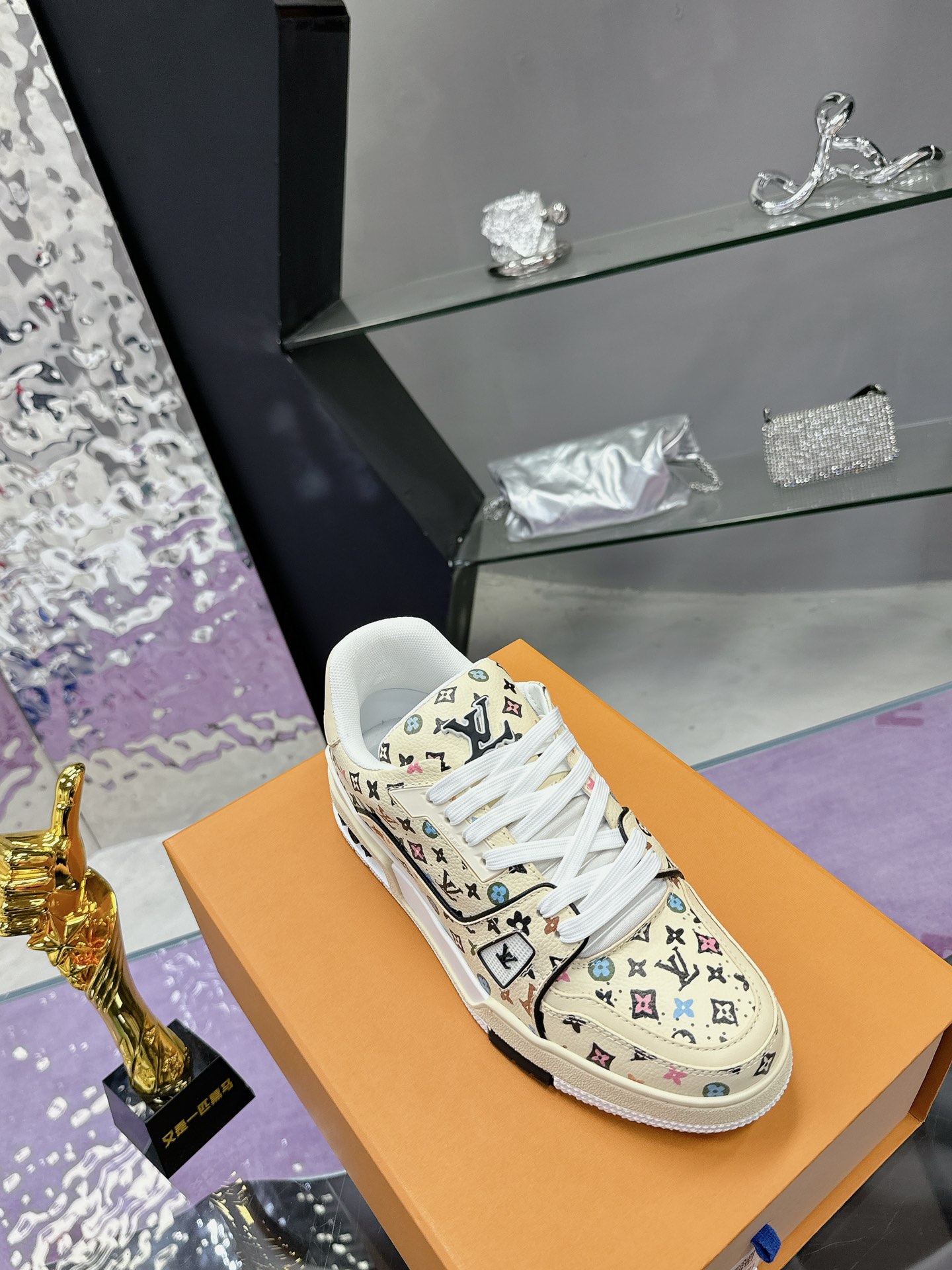 ルイ・ヴィトン LVTraine スニーカー - 豪華なデザインと優れた耐久性