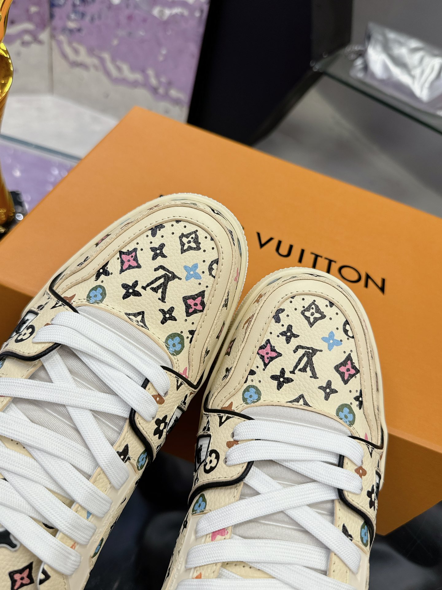 ルイ・ヴィトン LVTraine スニーカー - 豪華なデザインと優れた耐久性