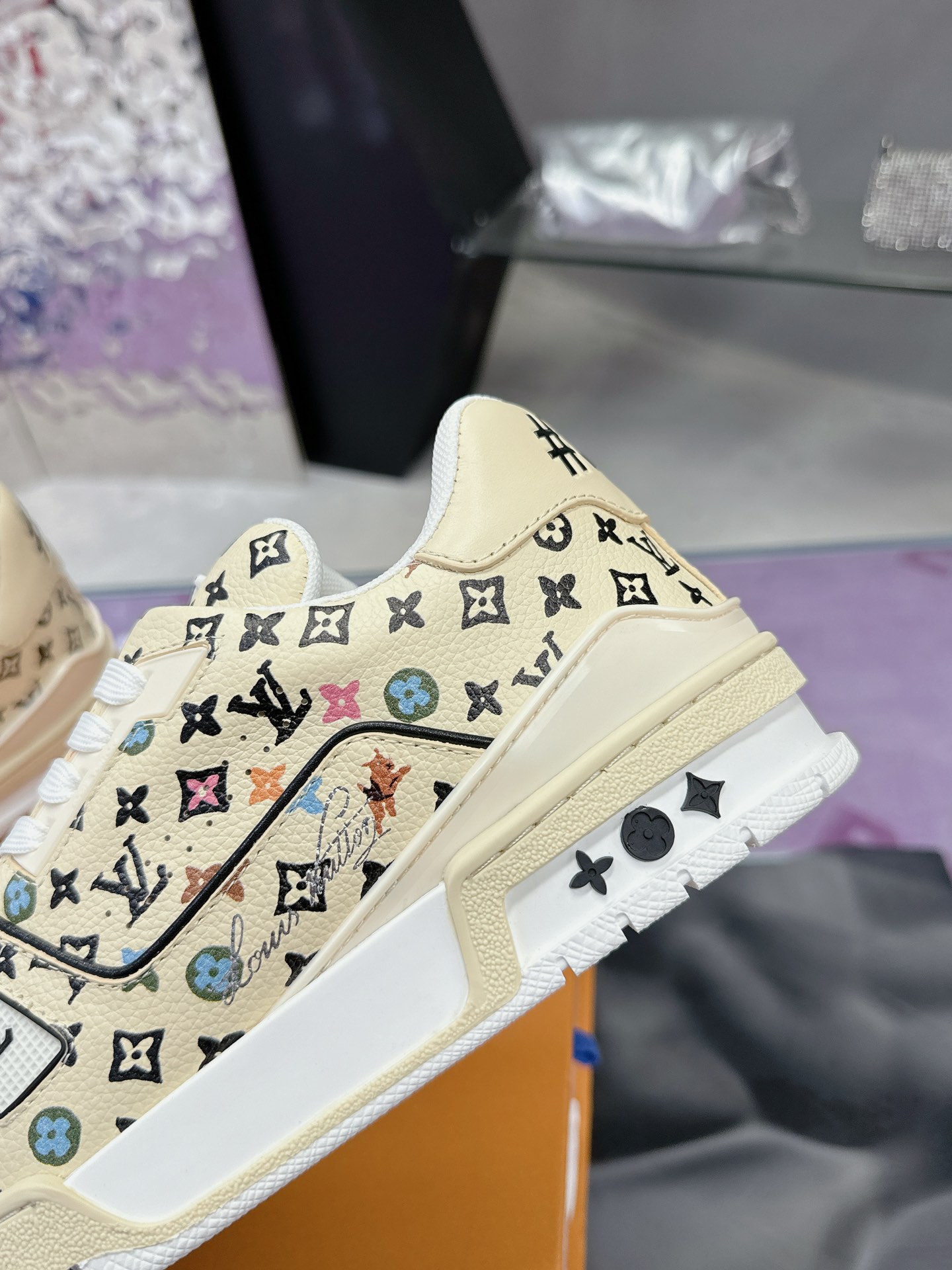 ルイ・ヴィトン LVTraine スニーカー - 豪華なデザインと優れた耐久性