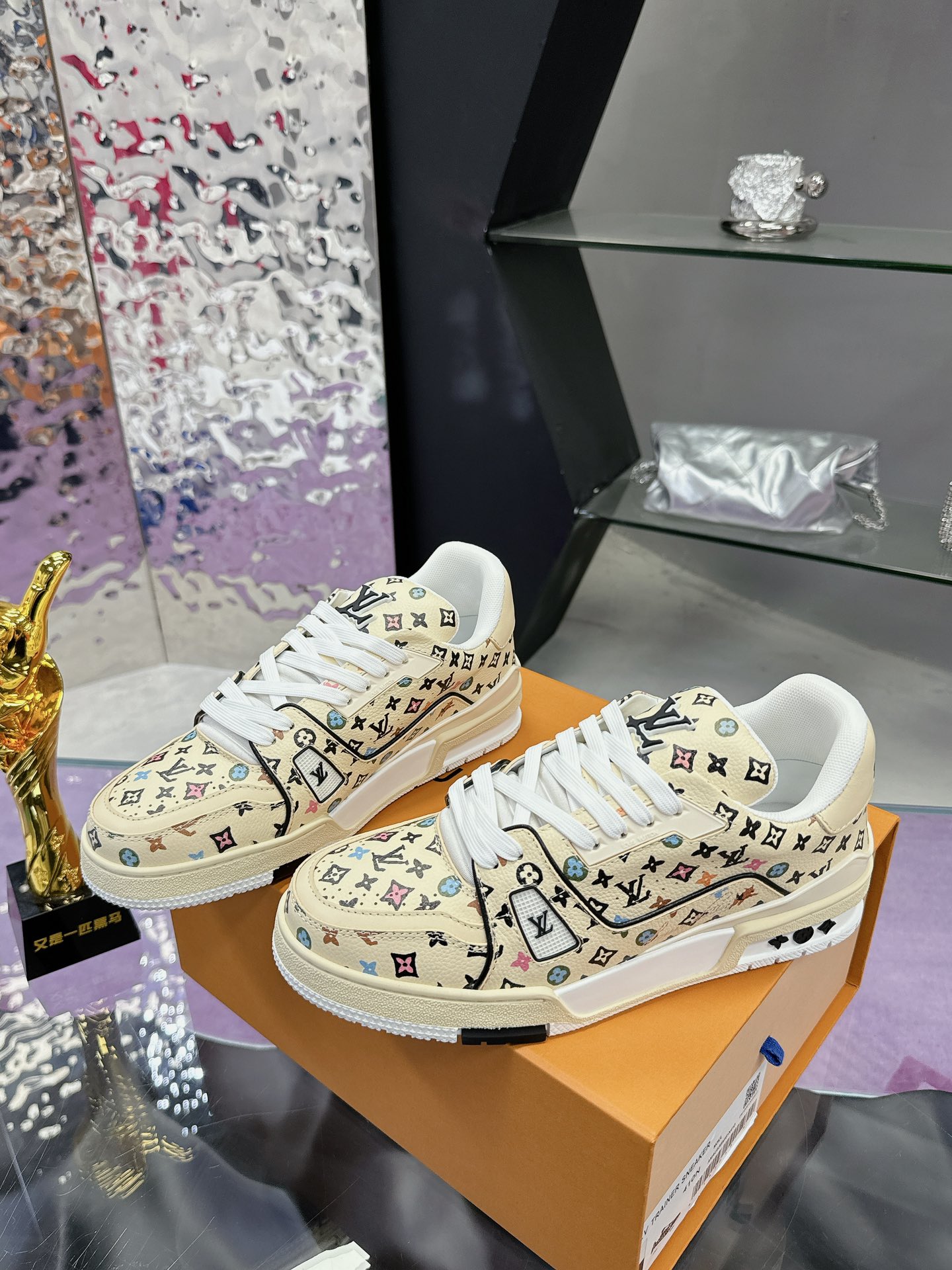 ルイ・ヴィトン LVTraine スニーカー - 豪華なデザインと優れた耐久性