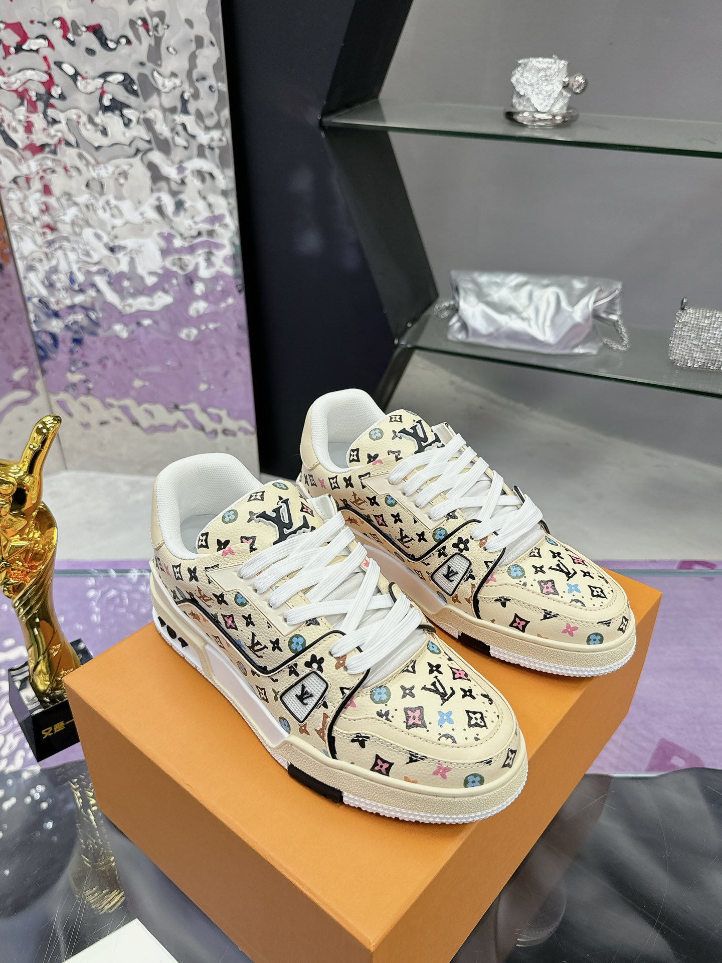 ルイ・ヴィトン LVTraine スニーカー - 豪華なデザインと優れた耐久性