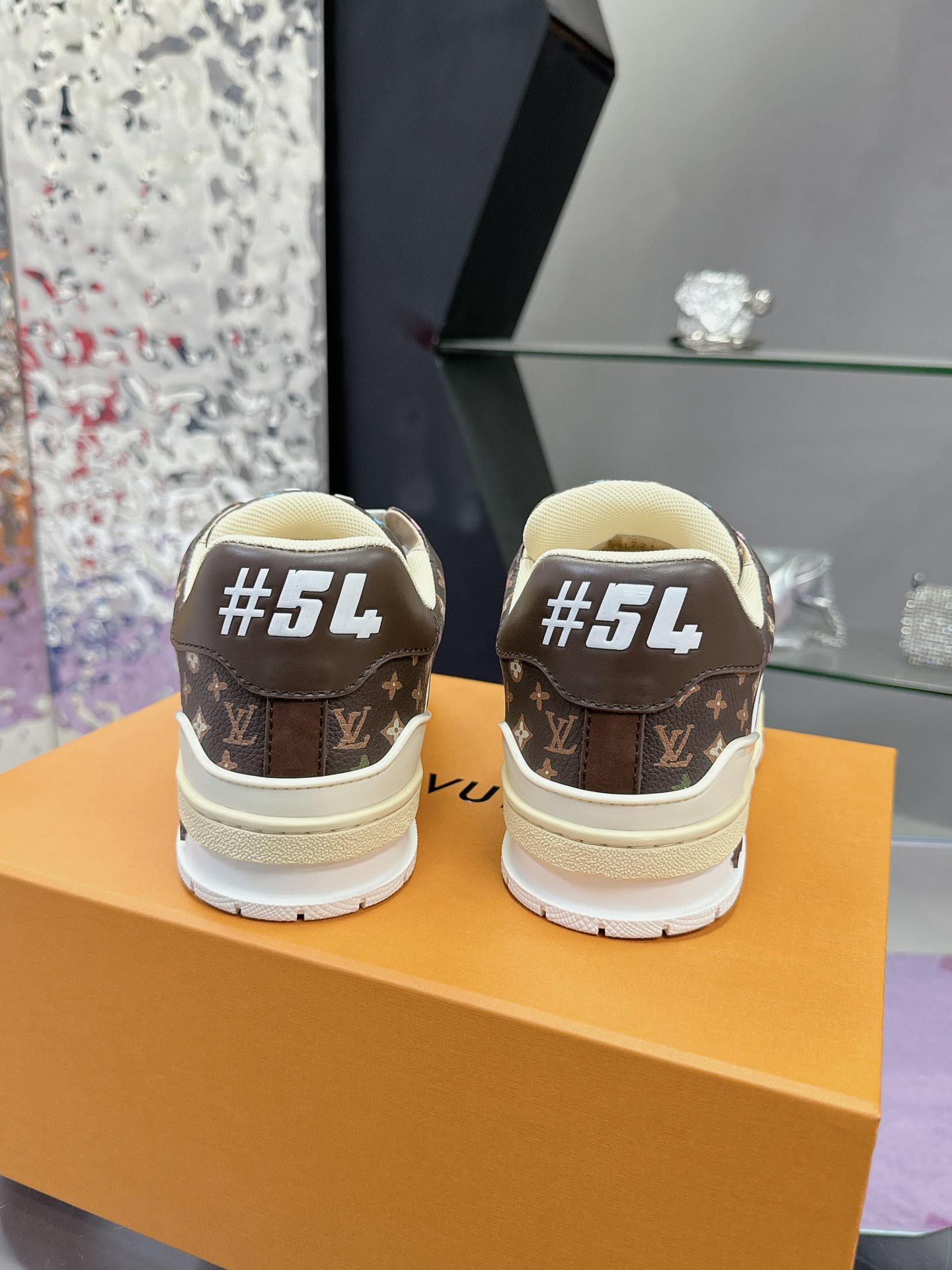 ルイ・ヴィトン LVTraine スニーカー - 上質なデザインと快適な履き心地