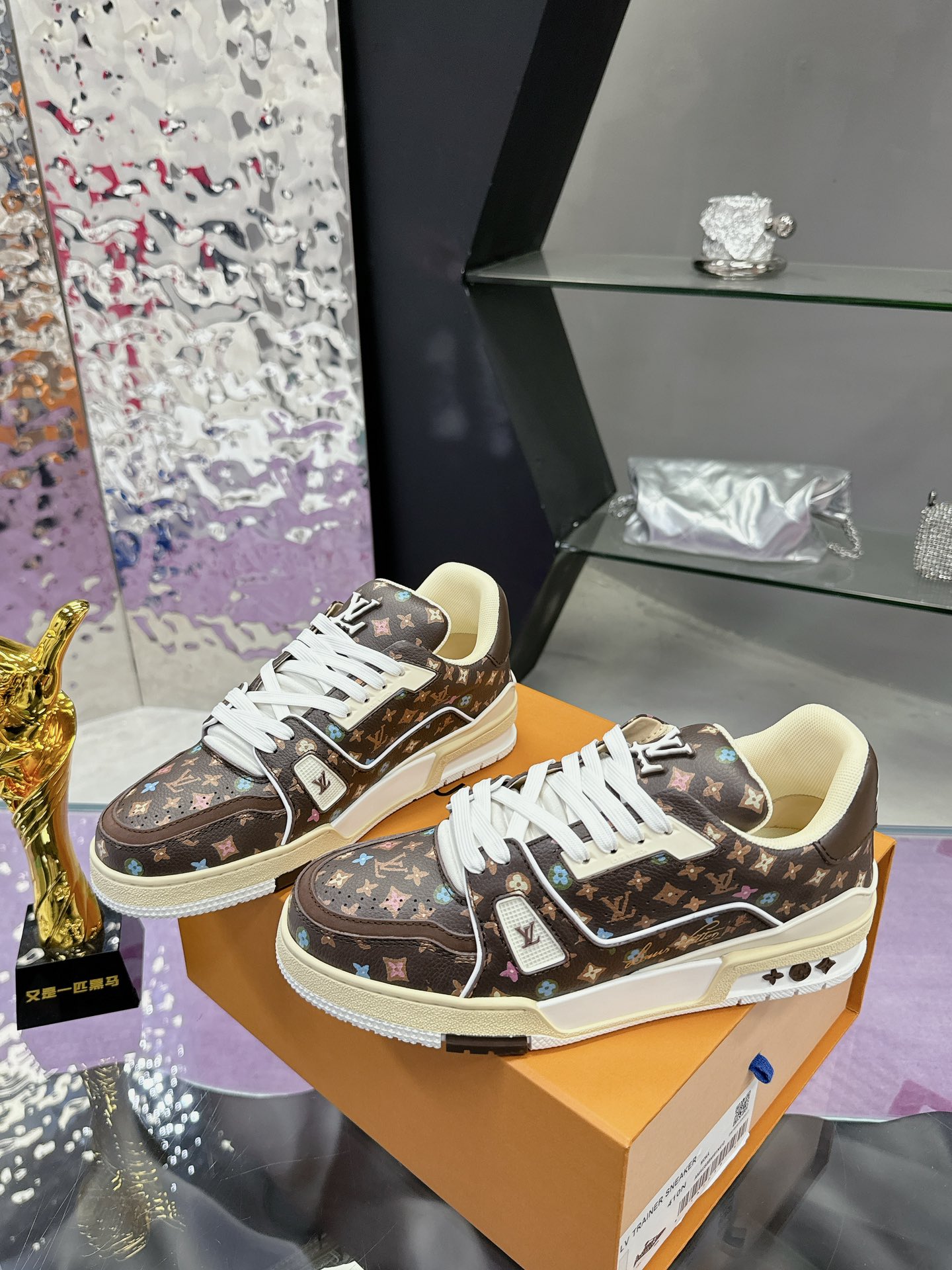 ルイ・ヴィトン LVTraine スニーカー - 上質なデザインと快適な履き心地