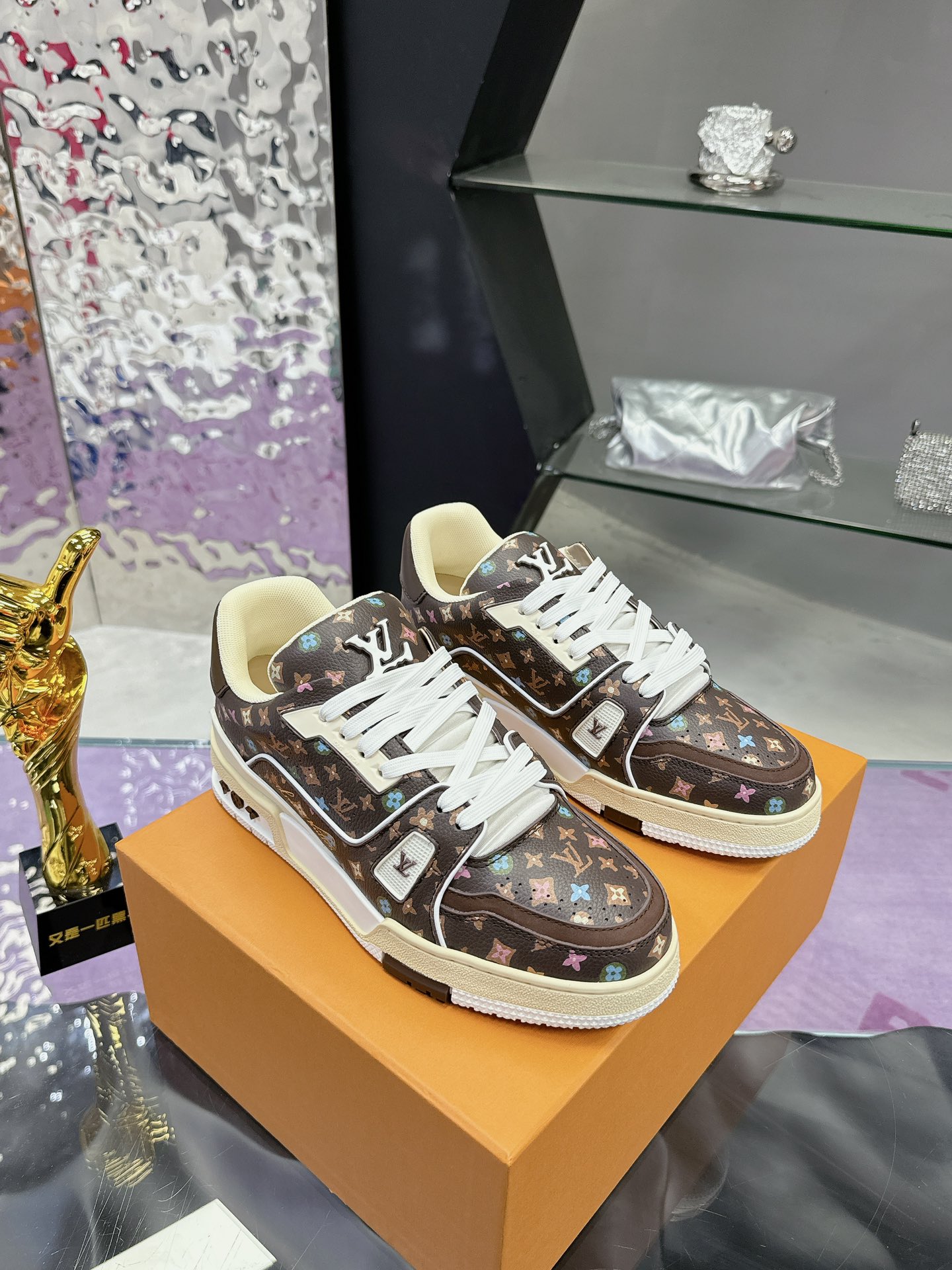 ルイ・ヴィトン LVTraine スニーカー - 上質なデザインと快適な履き心地